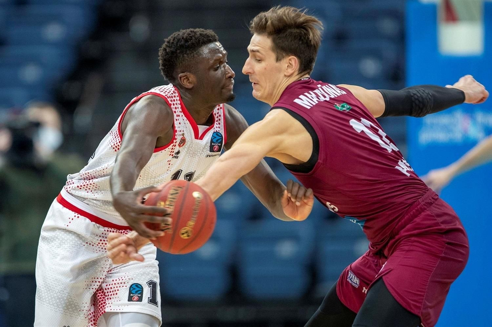 Abdoulaye Ndoye, en una acción del duelo.
