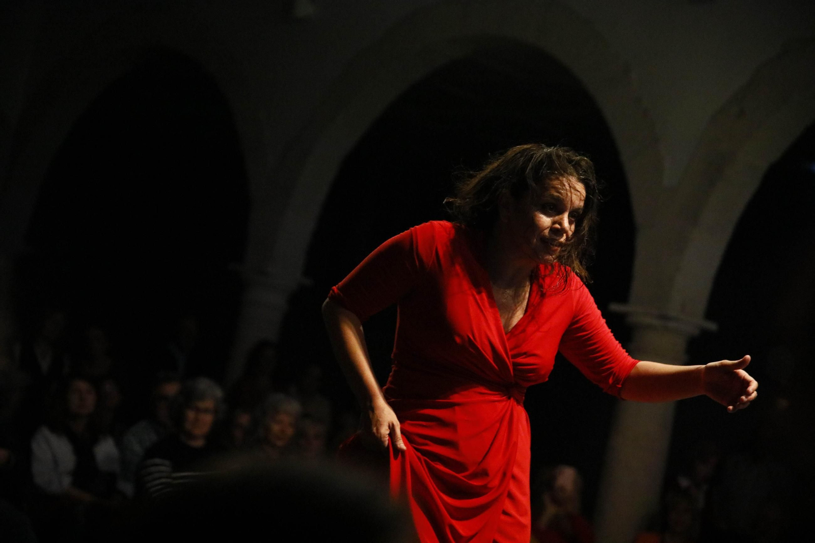 El Centro Andaluz de la Fotografía de Almería presenta el calendario 2025 con la actuación de la bailaora María Moreno, en imágenes