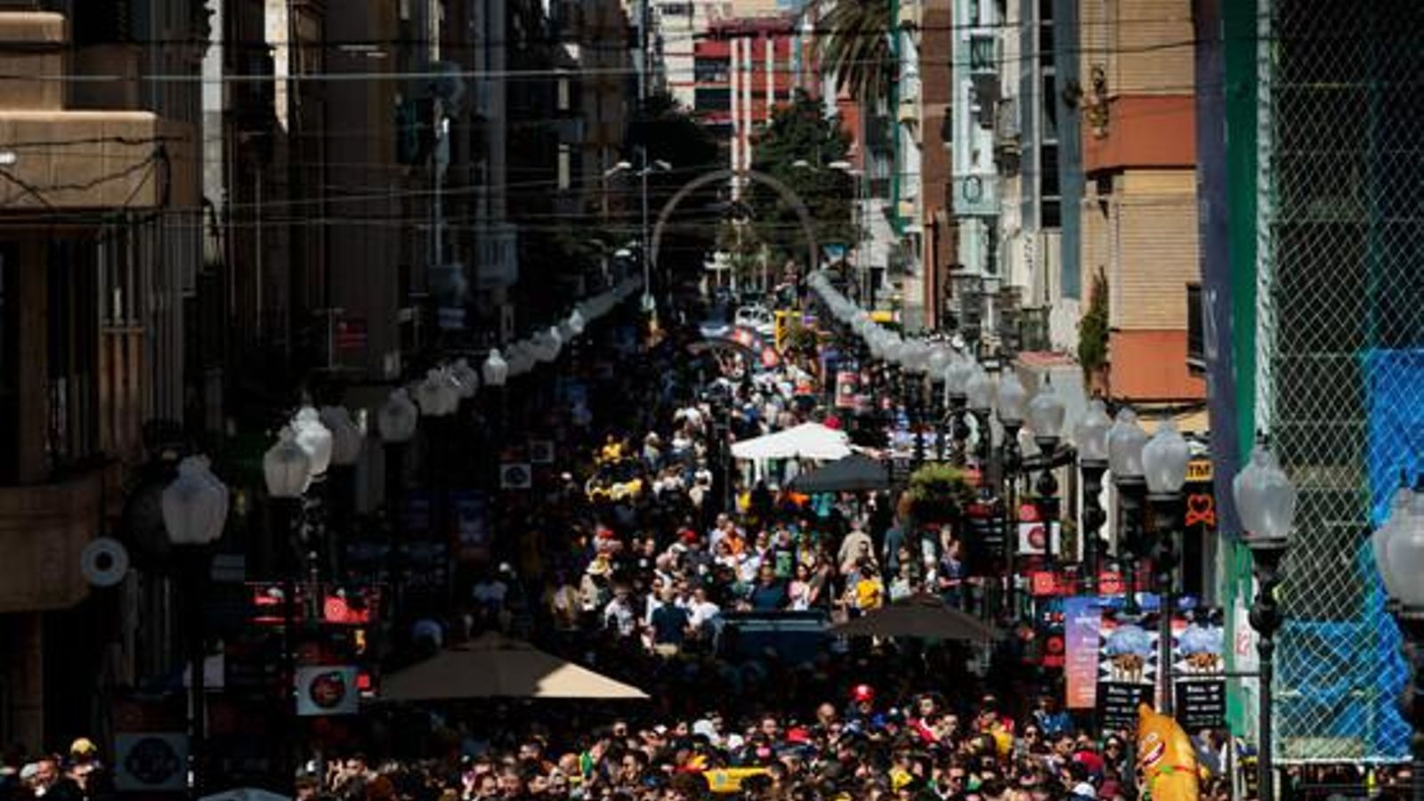La gran fiesta de las aficiones en la Copa: Miles de personas toman las calles de Las Palmas