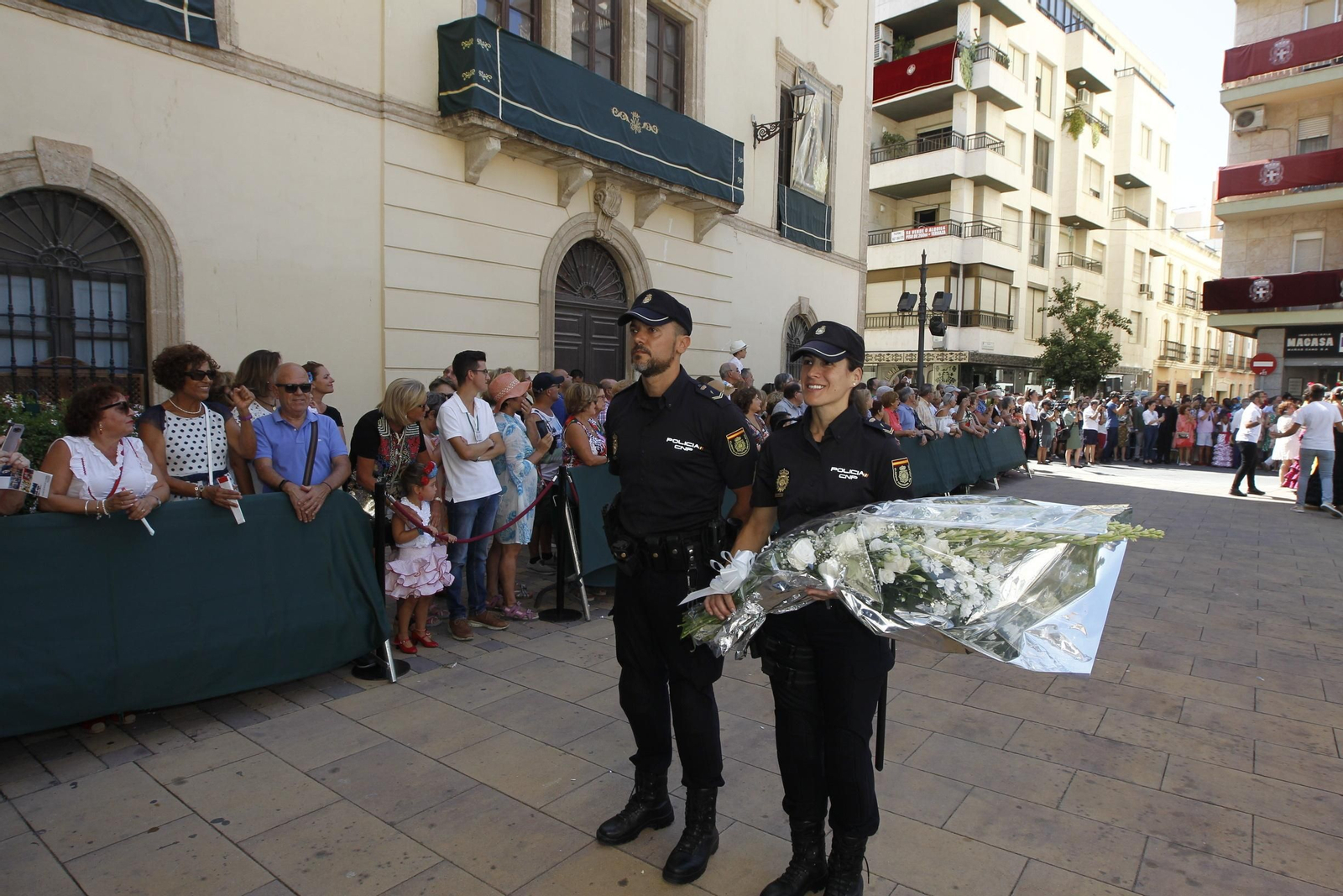 Fotogalería ofrenda floral a la Virgen del Mar. Feria de Almería 2019