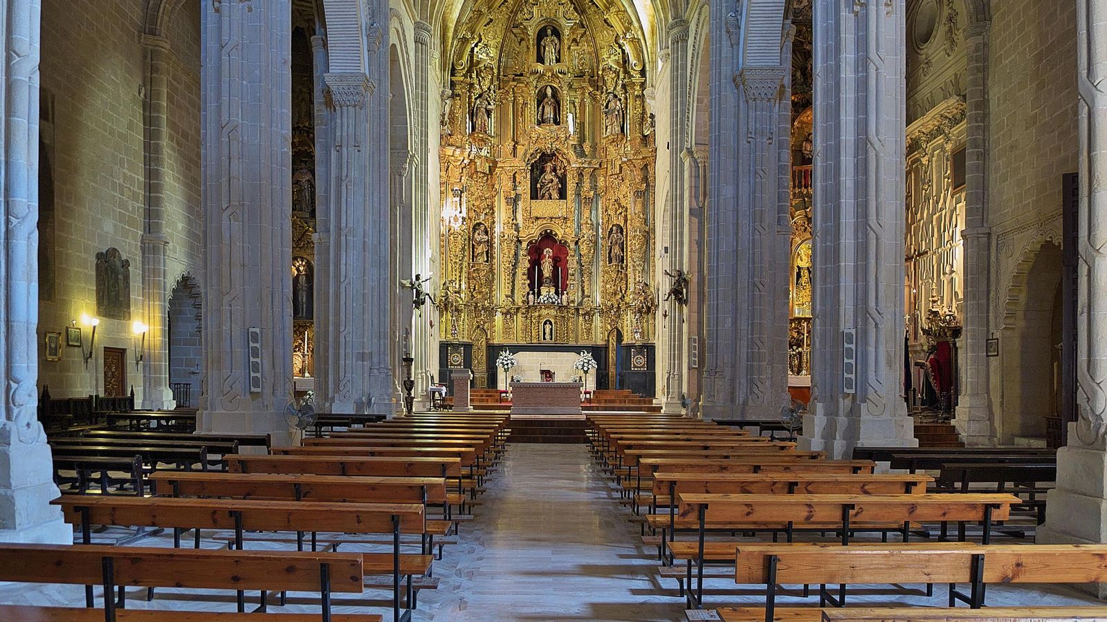 El interior de la iglesia de San Dionisio (Jerez de la Frontera)