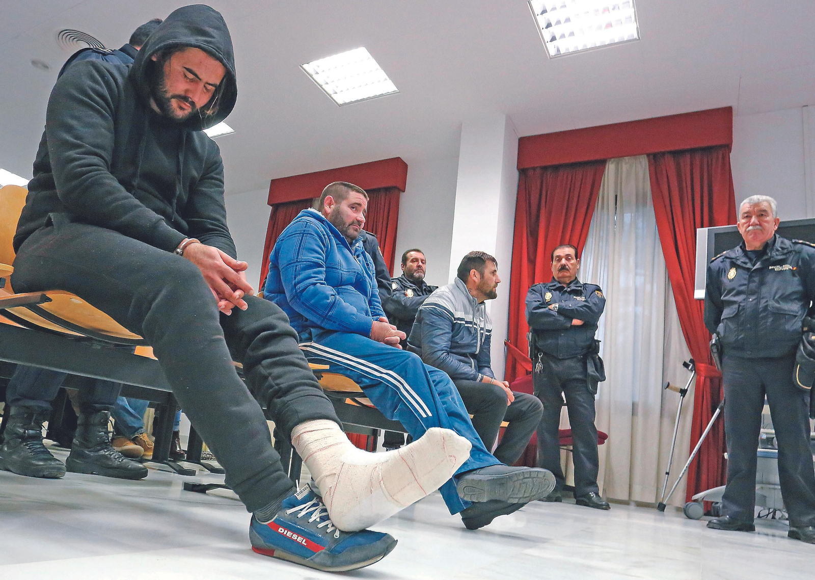 Los tres acusados, durante el juicio que se celebra en la sede de la Audiencia Provincial