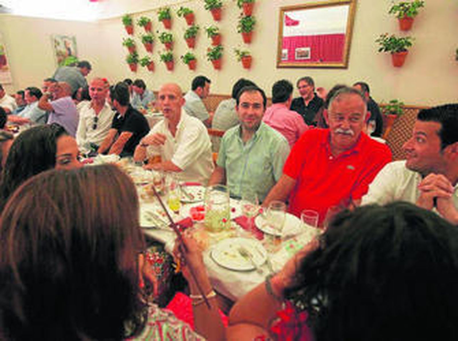Imagen del almuerzo organizado ayer jueves por Aesba.