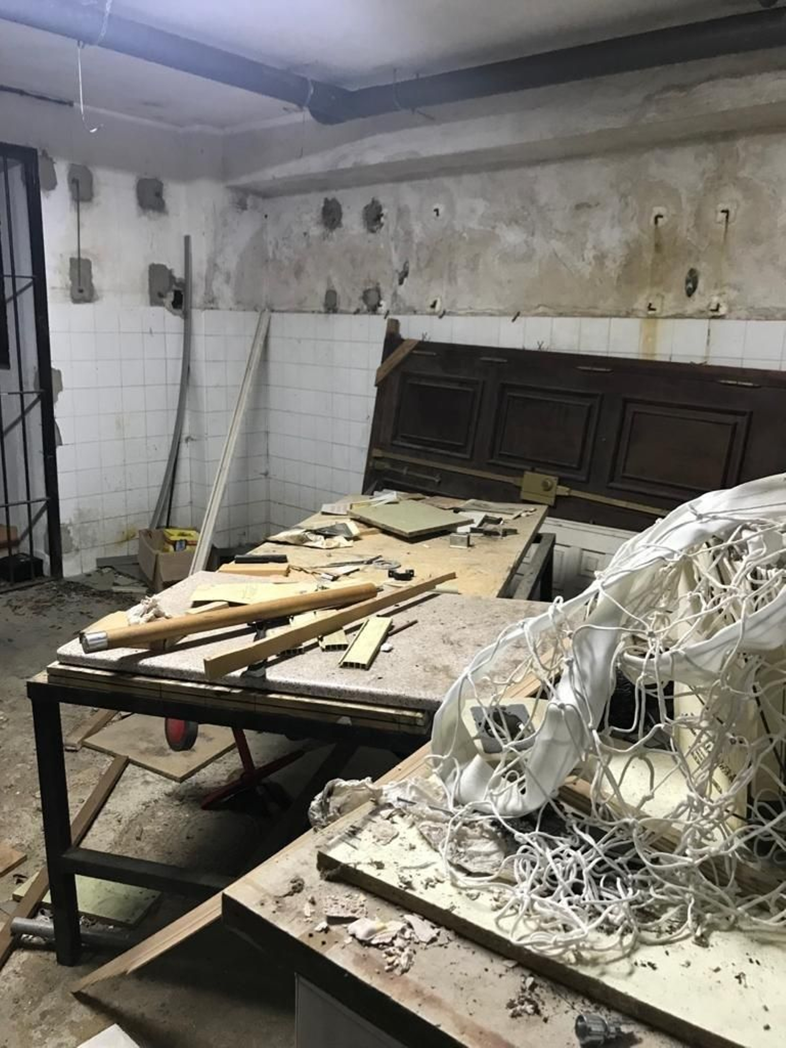 Estado actual de una instalación según fotos cedidas por la AMPA del centro.