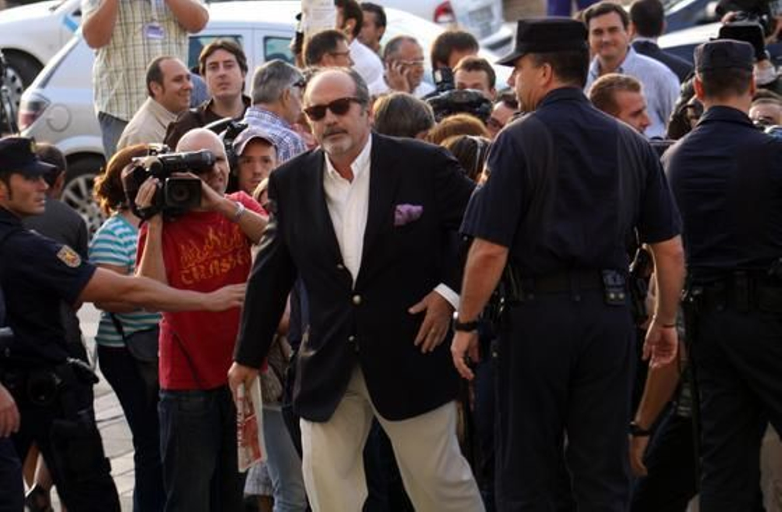 El empresario imputado en el caso, González de Caldas, en su llegada a la Ciudad de la Justicia.