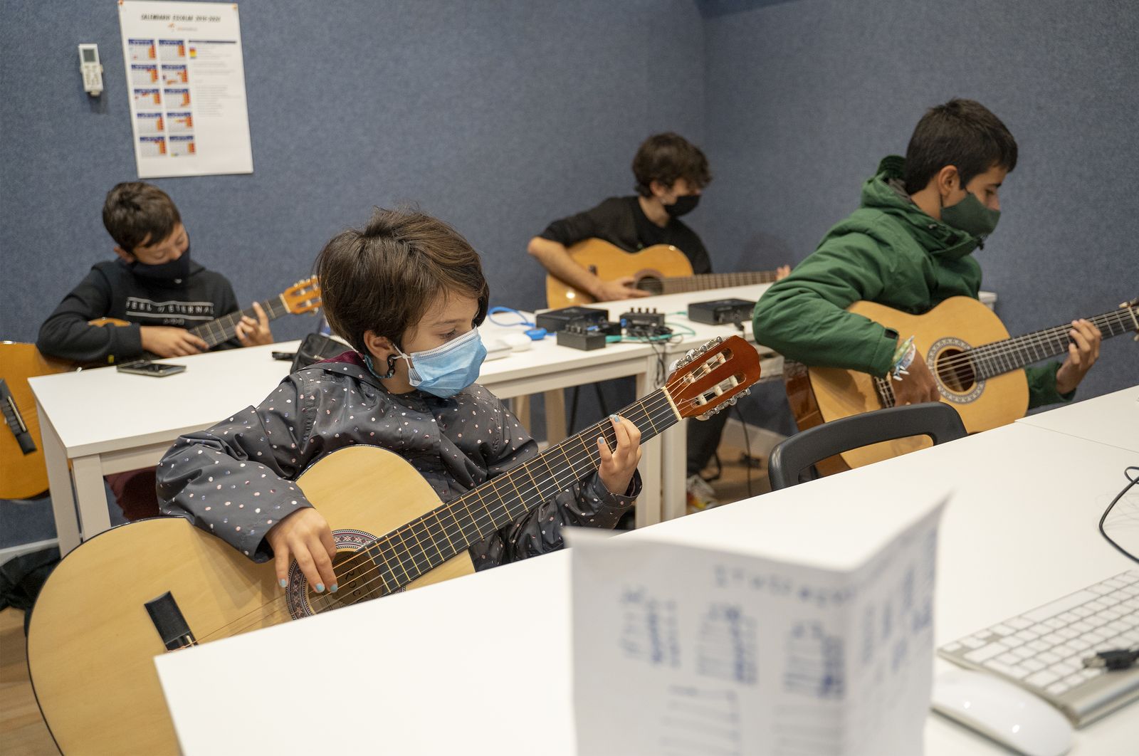 Clase de guitarra en IslaMúsica.