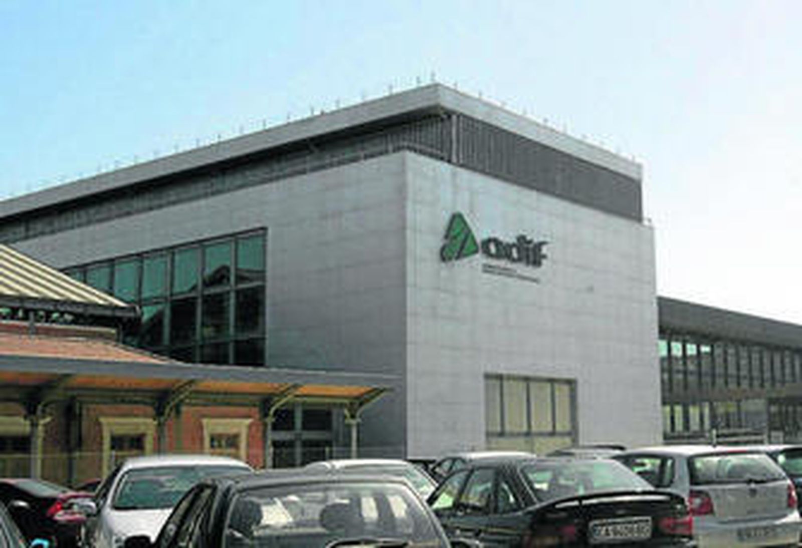 Vestíbulo de estación de trenes donde se levantará un hotel de 150 habitaciones.