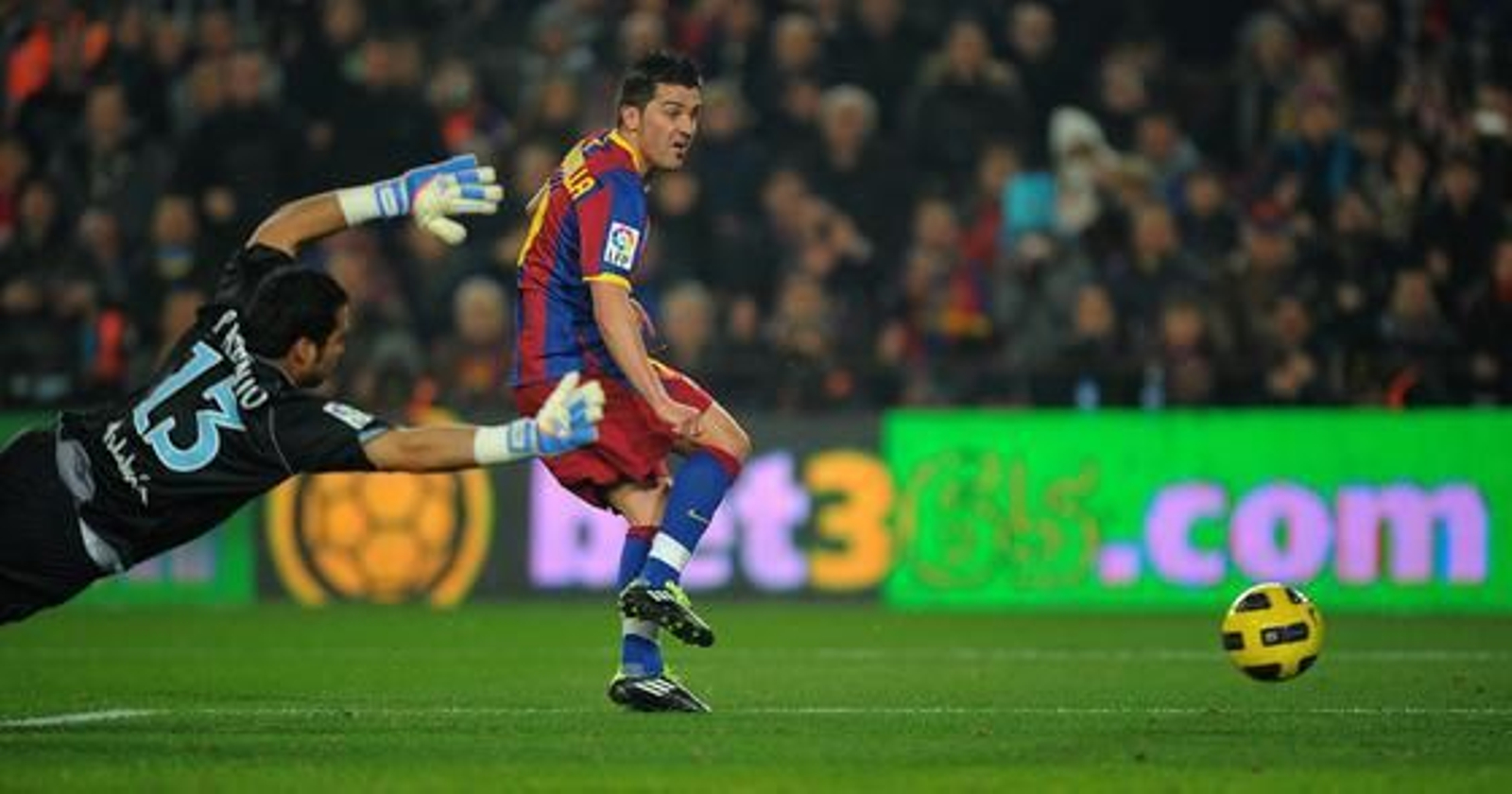El Málaga se va goleado del Camp Nou ante una nueva exhibición del Barça (4-1). / AFP
