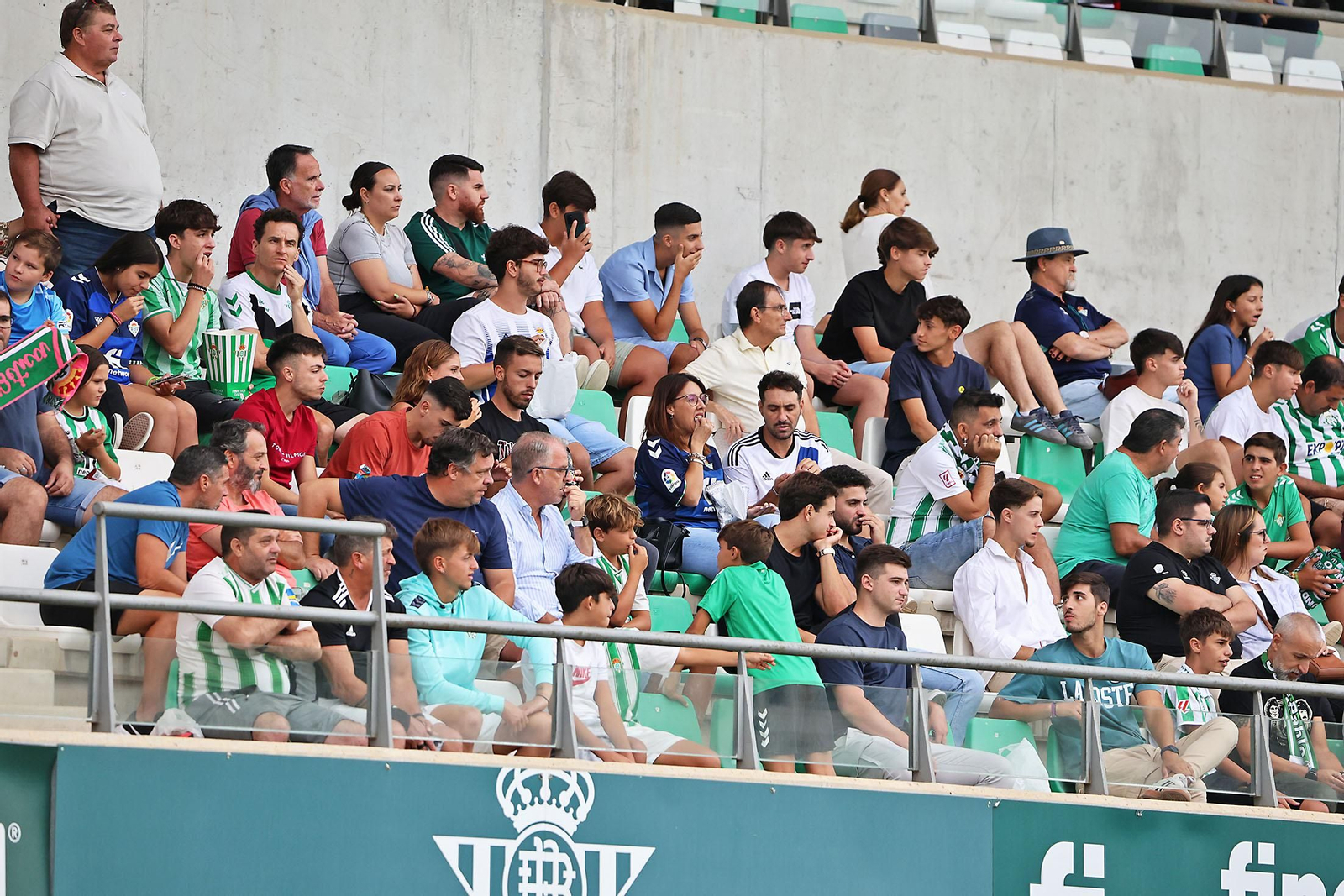 Búscate en las gradas del Betis Deportivo-Recreativo de Huelva
