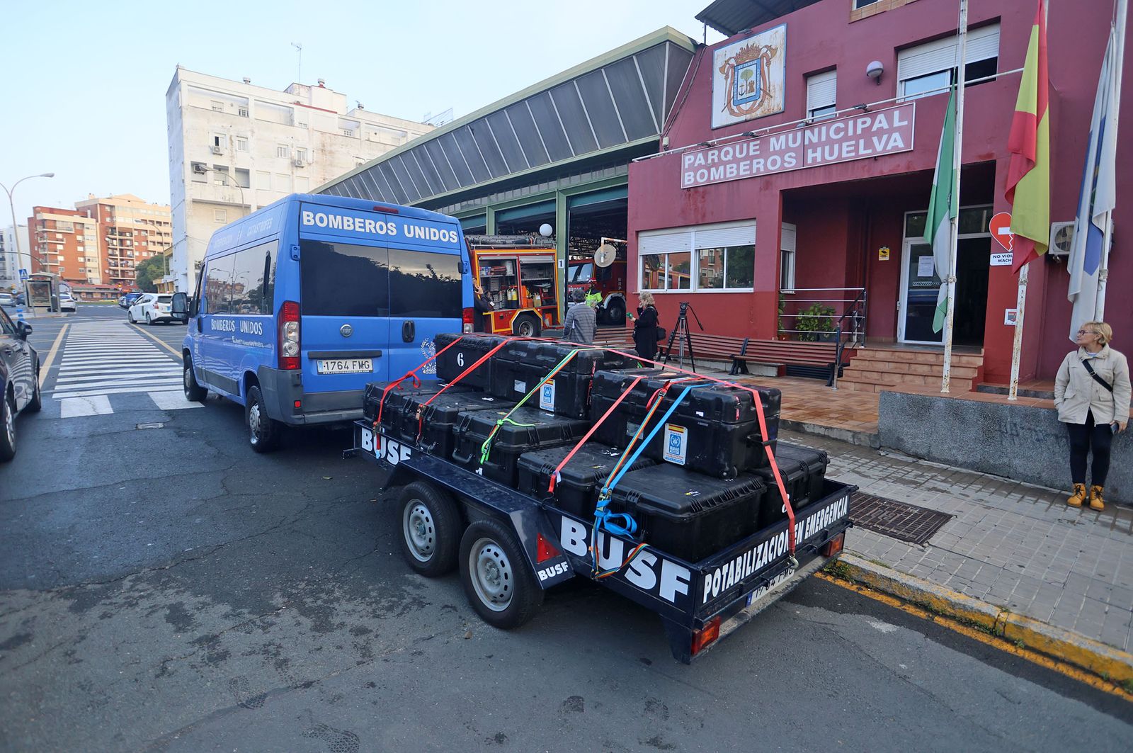 Imágenes de la partida de los bomberos de BUSF Huelva hacia Valencia