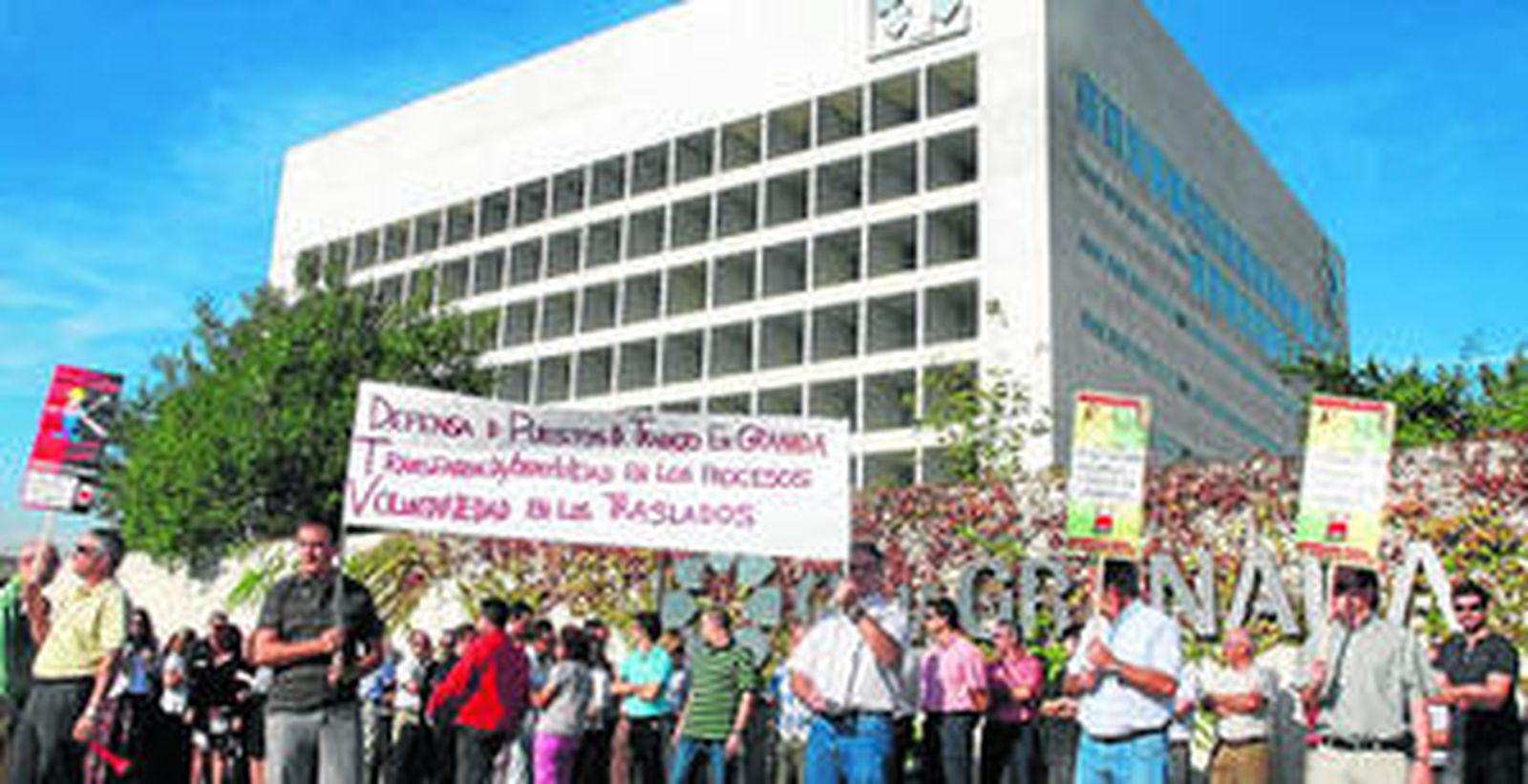 Concentración de trabajadores de CajaGranada del pasado lunes.