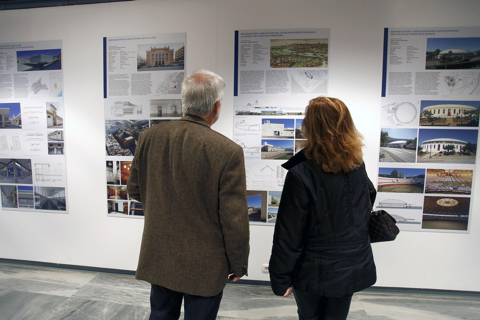 Una exposición en el Colegio de Arquitectos de Cádiz en una imagen de archivo.