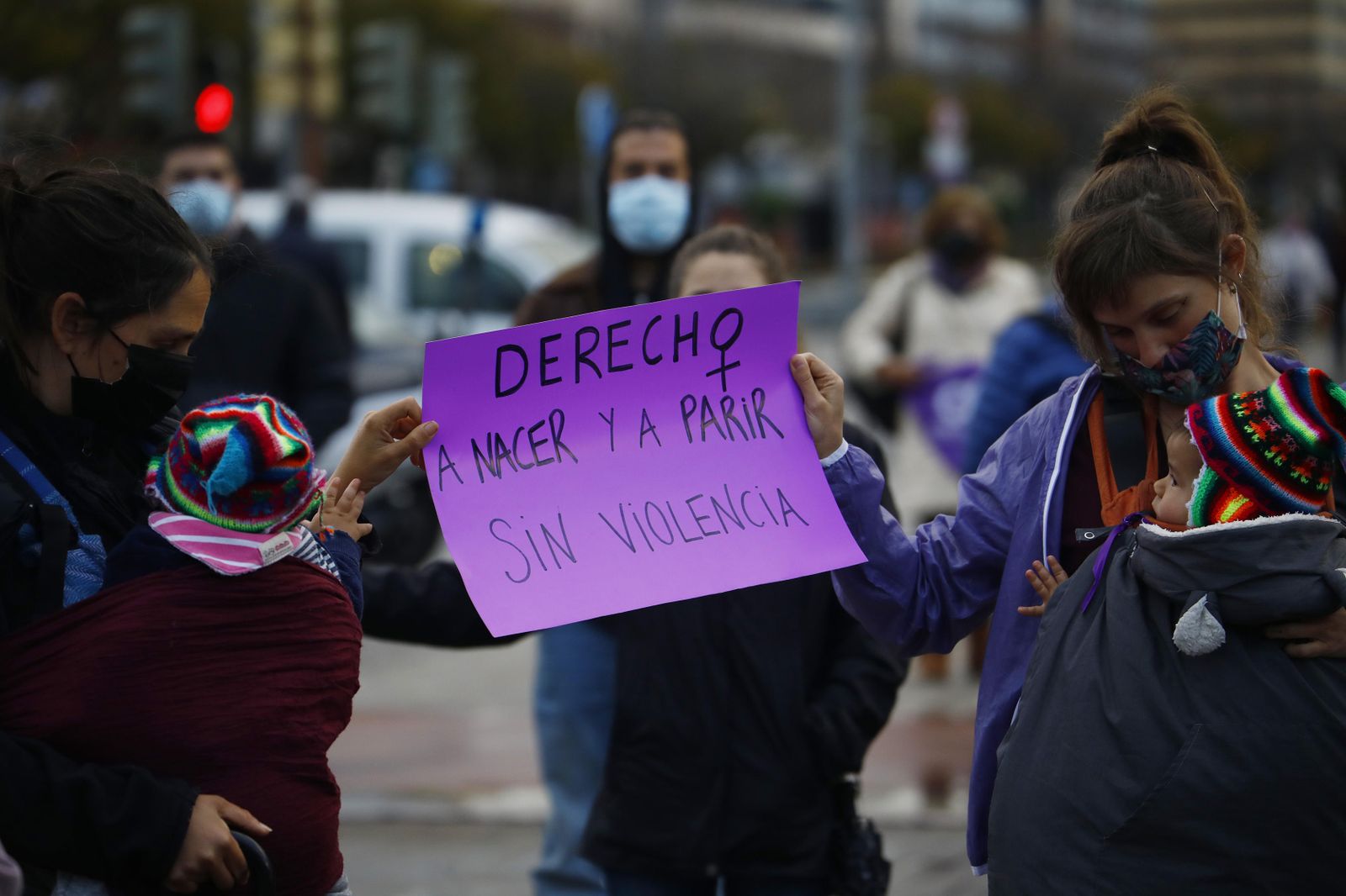 La concentración feminista por el 8-M en fotografías