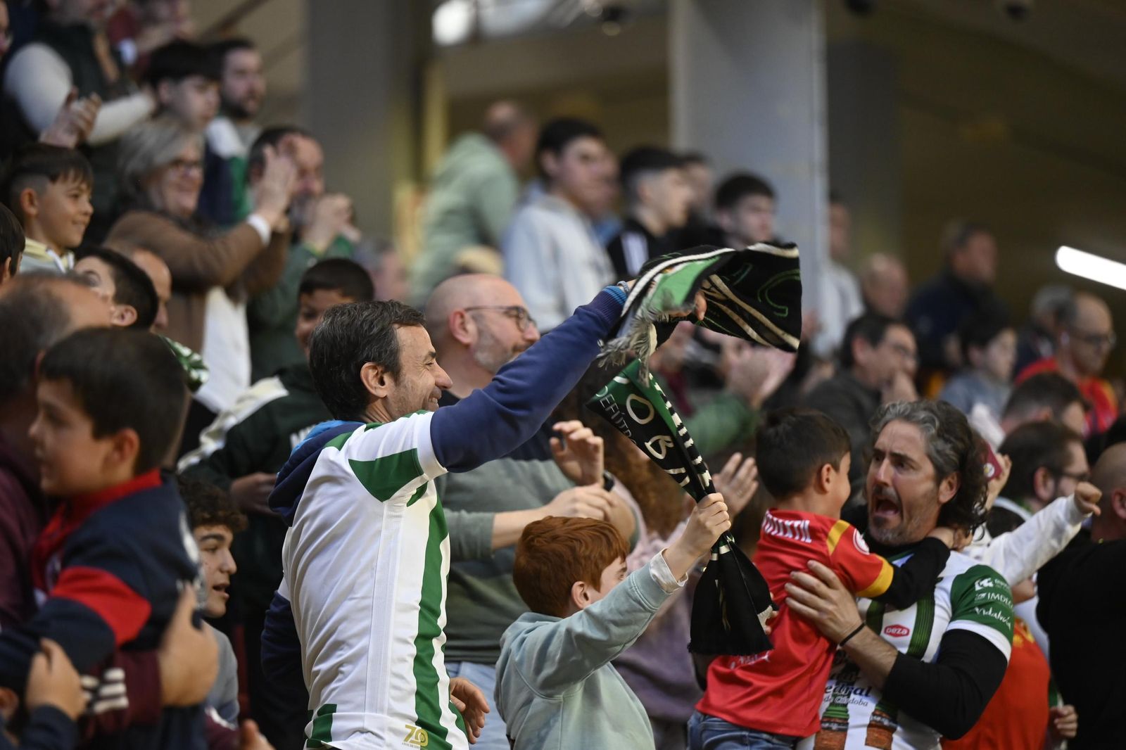 Las mejores fotos del ambiente en Vista Alegre para el Córdoba Futsal - Ribera Navarra