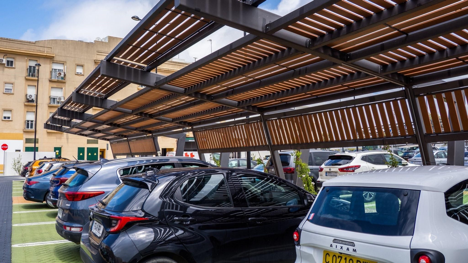 Estructura de los parasoles de los aparcamientos tácticos de San Fernando