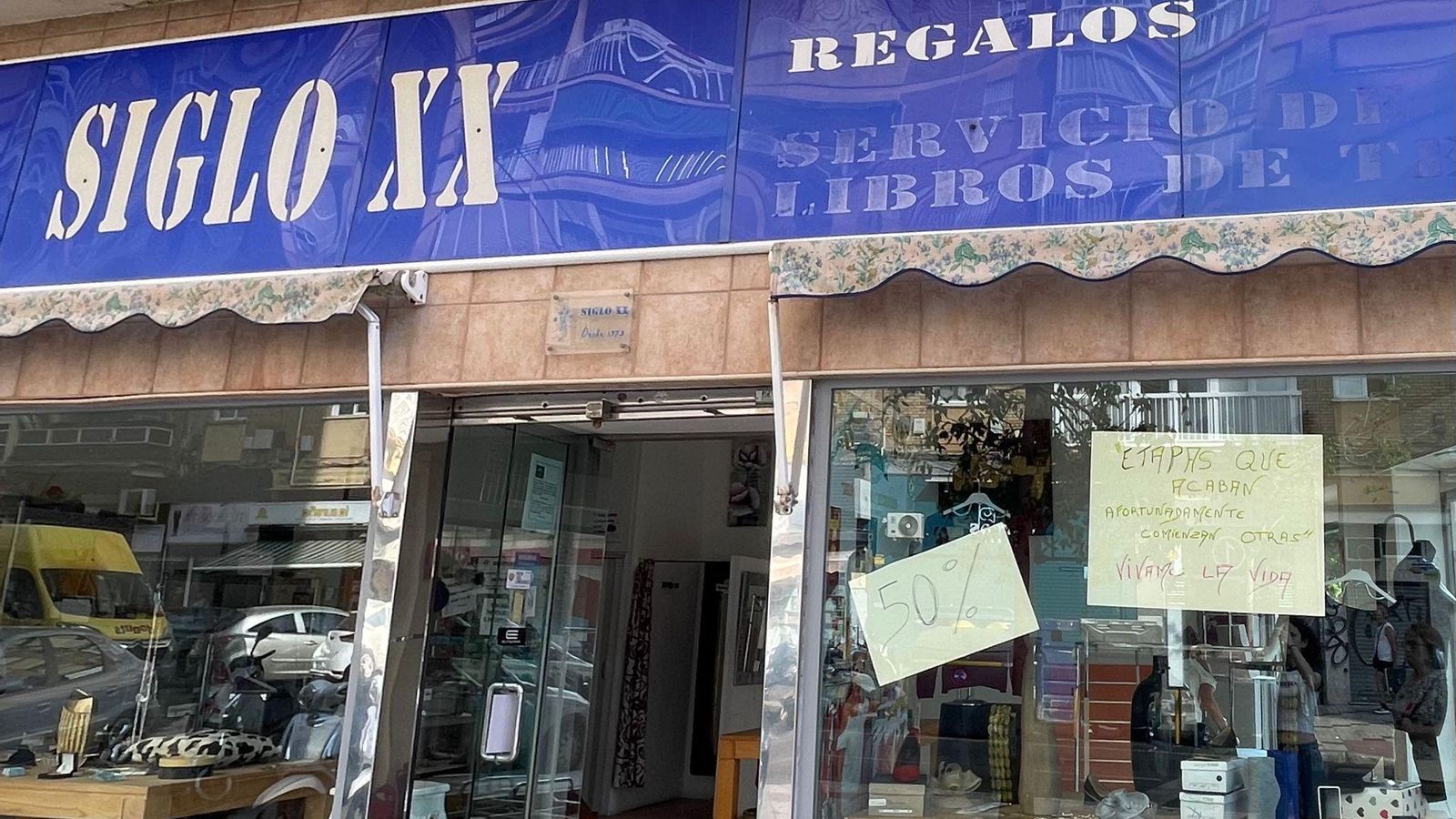 La fachada de la tienda Siglo XX, en Huelin, justo antes de su cierre