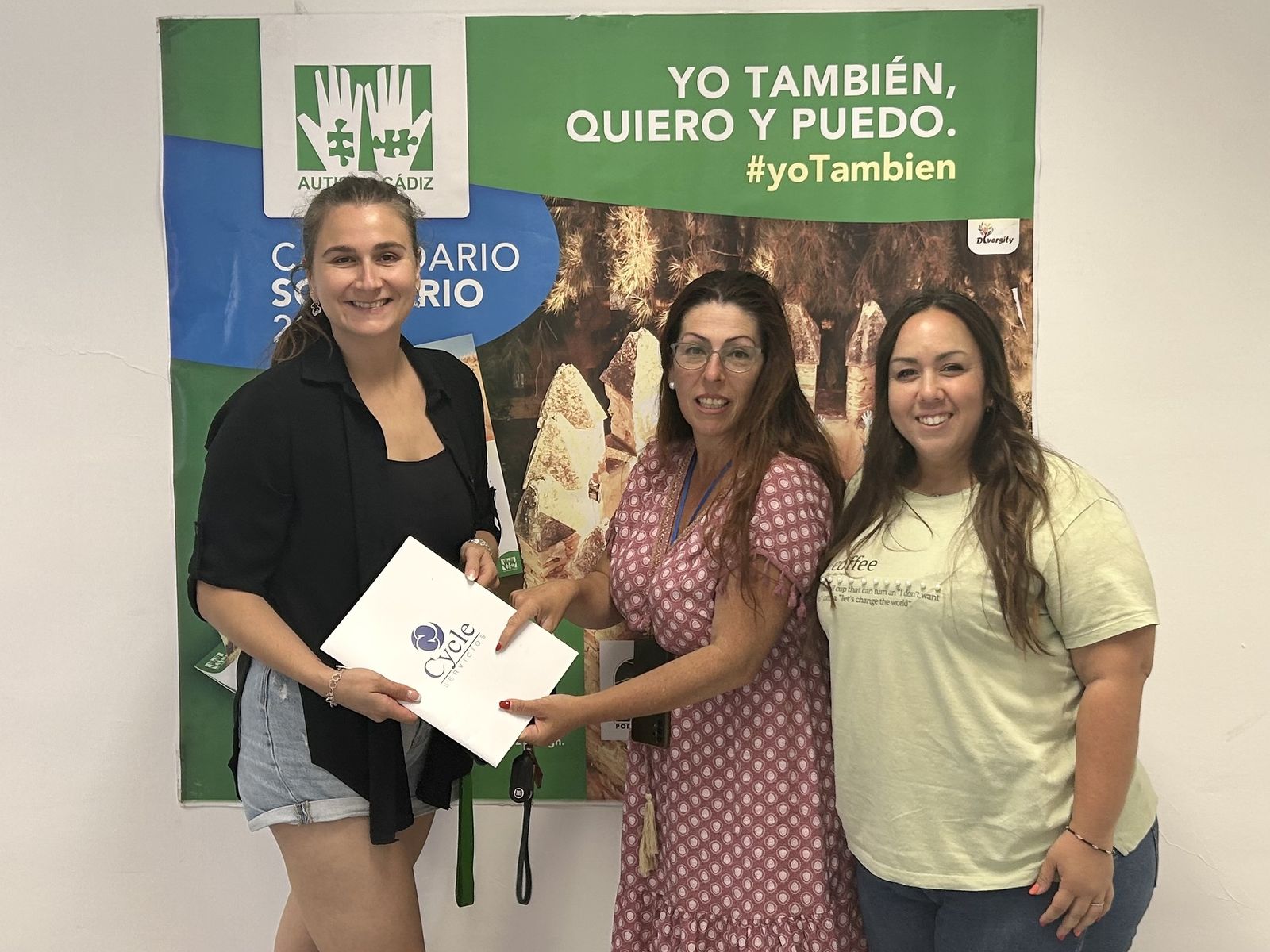 Carmen Molina, representante de la delegación de Cycle en la provincia de Cádiz, junto a Carolina Pozo y Neiba Pelayo.