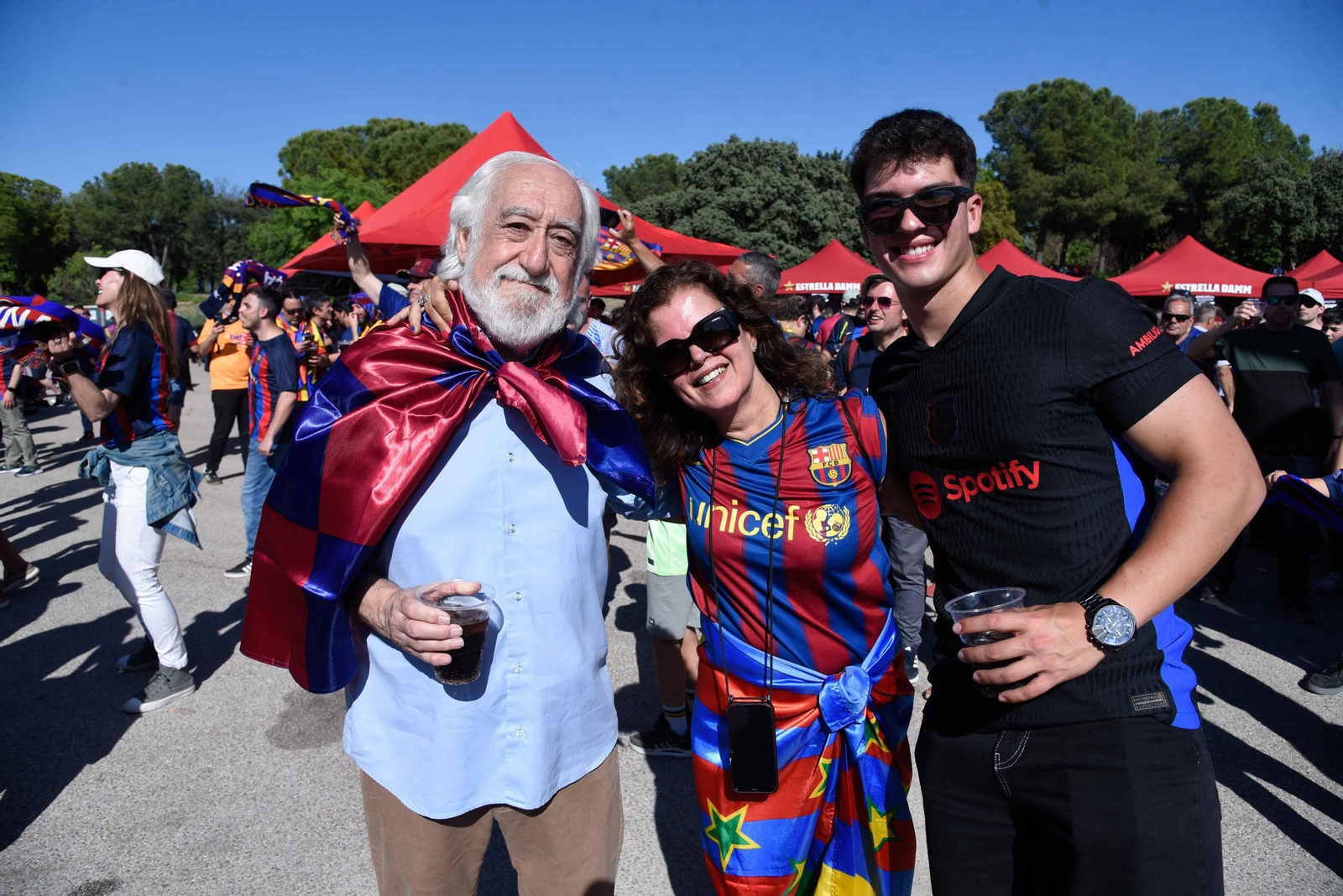 Ambiente en la Fan Zone del Barcelona