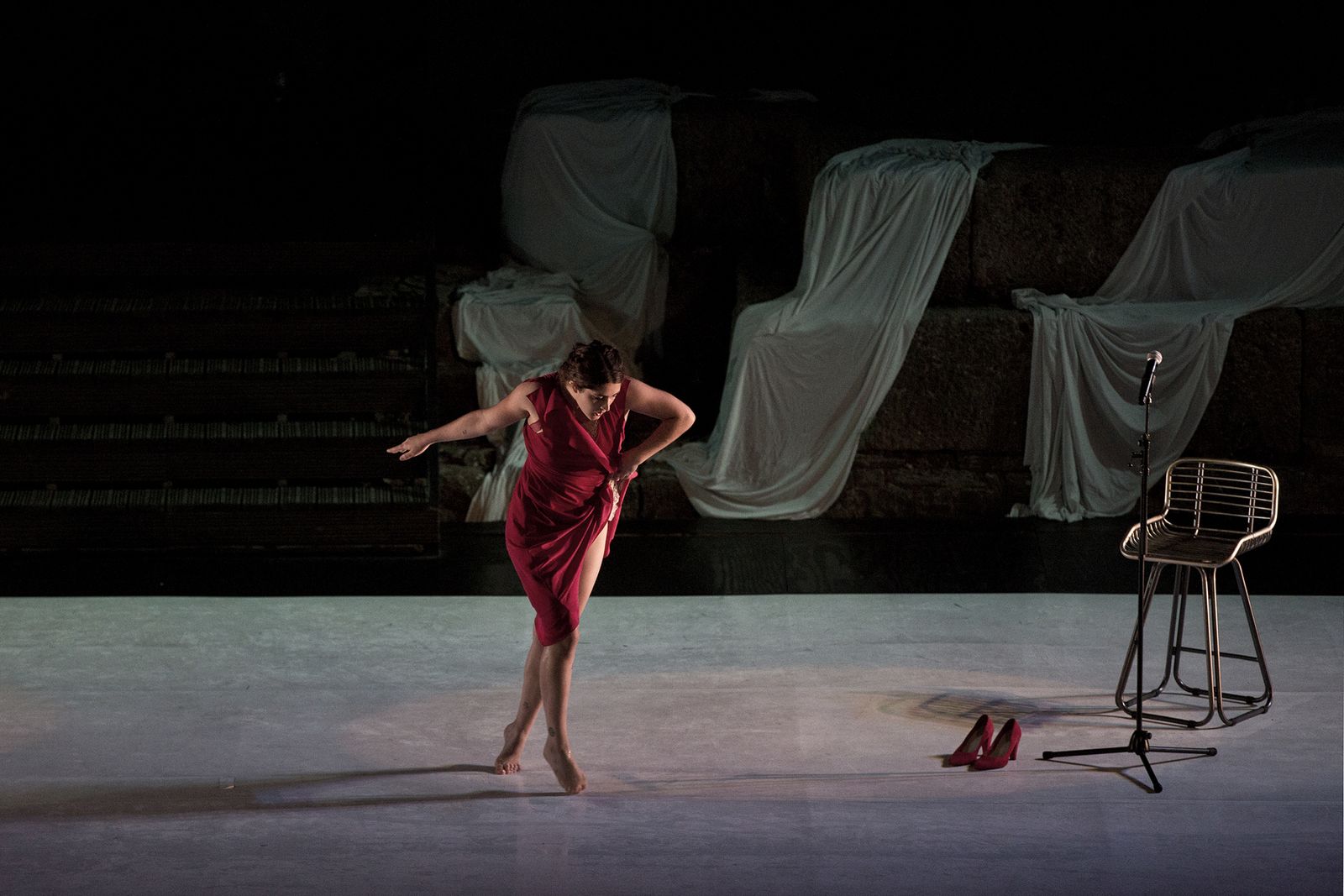 La joven bailarina en un momento de la representación.