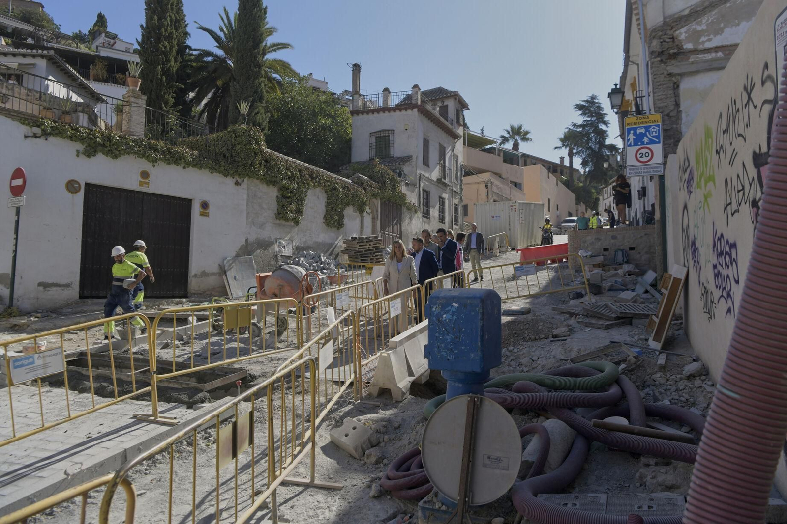 La alcaldesa, Marifrán Carazo, ha visitado hoy las obras junto al concejal de Urbanismo y al de Mantenimiento.
