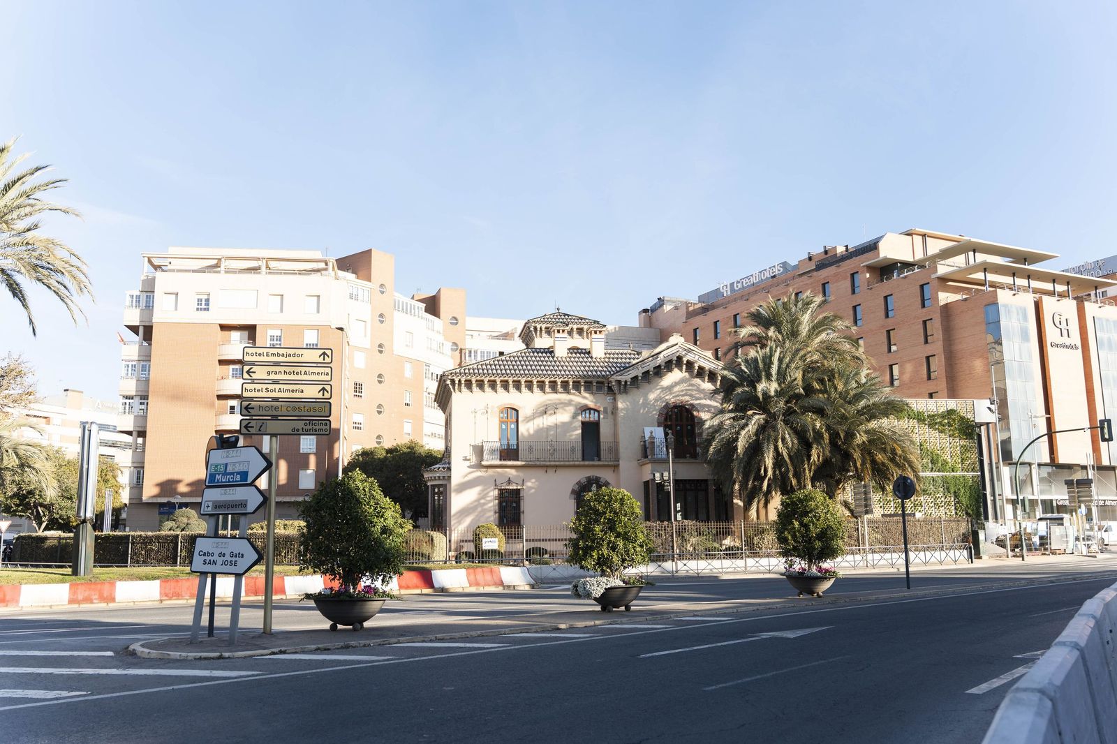 Fotogalería de las obras del Preventorio: el jardín vertical, protagonista de la rehabilitación