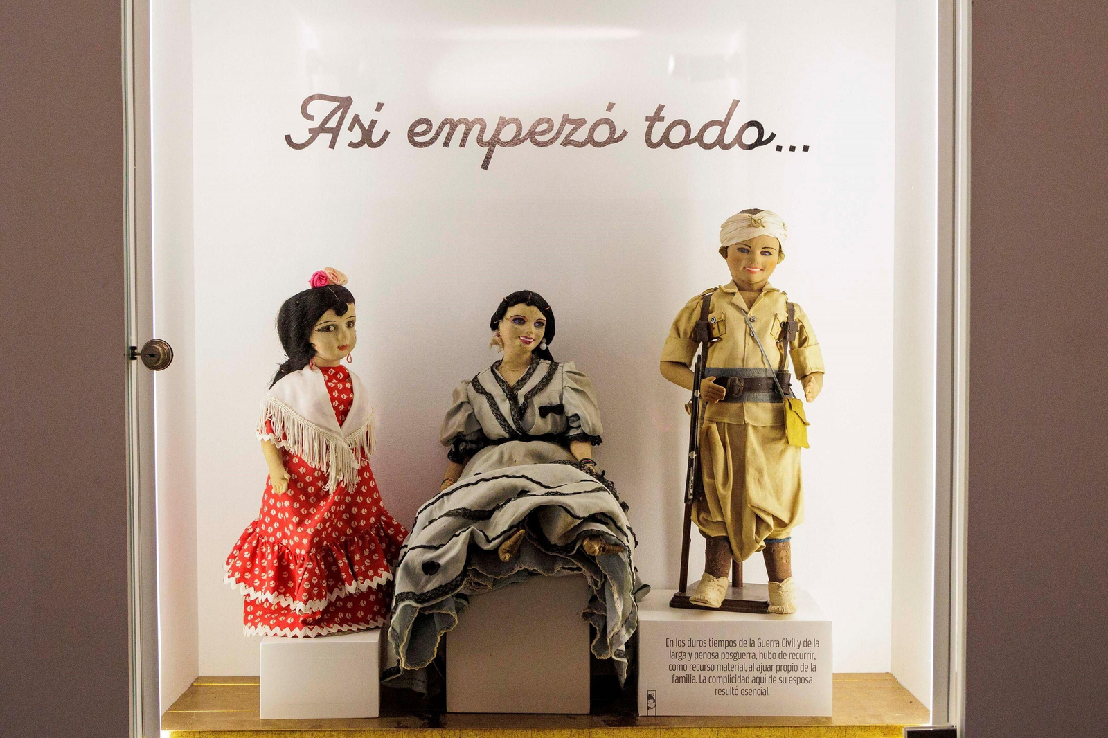 Colección muñecas de Marín en el Museo del Vino y de la Sal