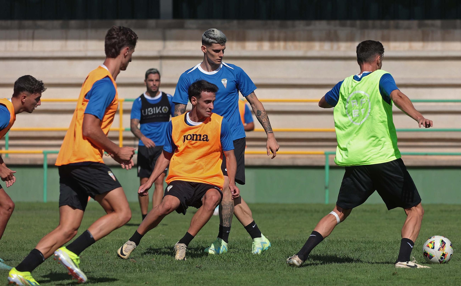 Fotos del primer entrenamiento del Algeciras CF de la pretemporada 2024/2025 en Los Barrios