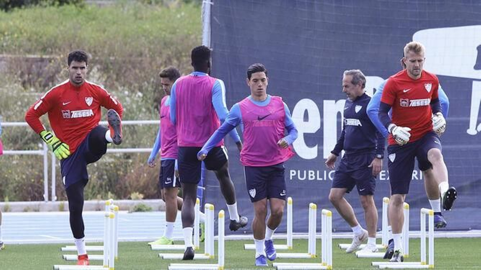 Jugadores del Málaga, en un entrenamiento