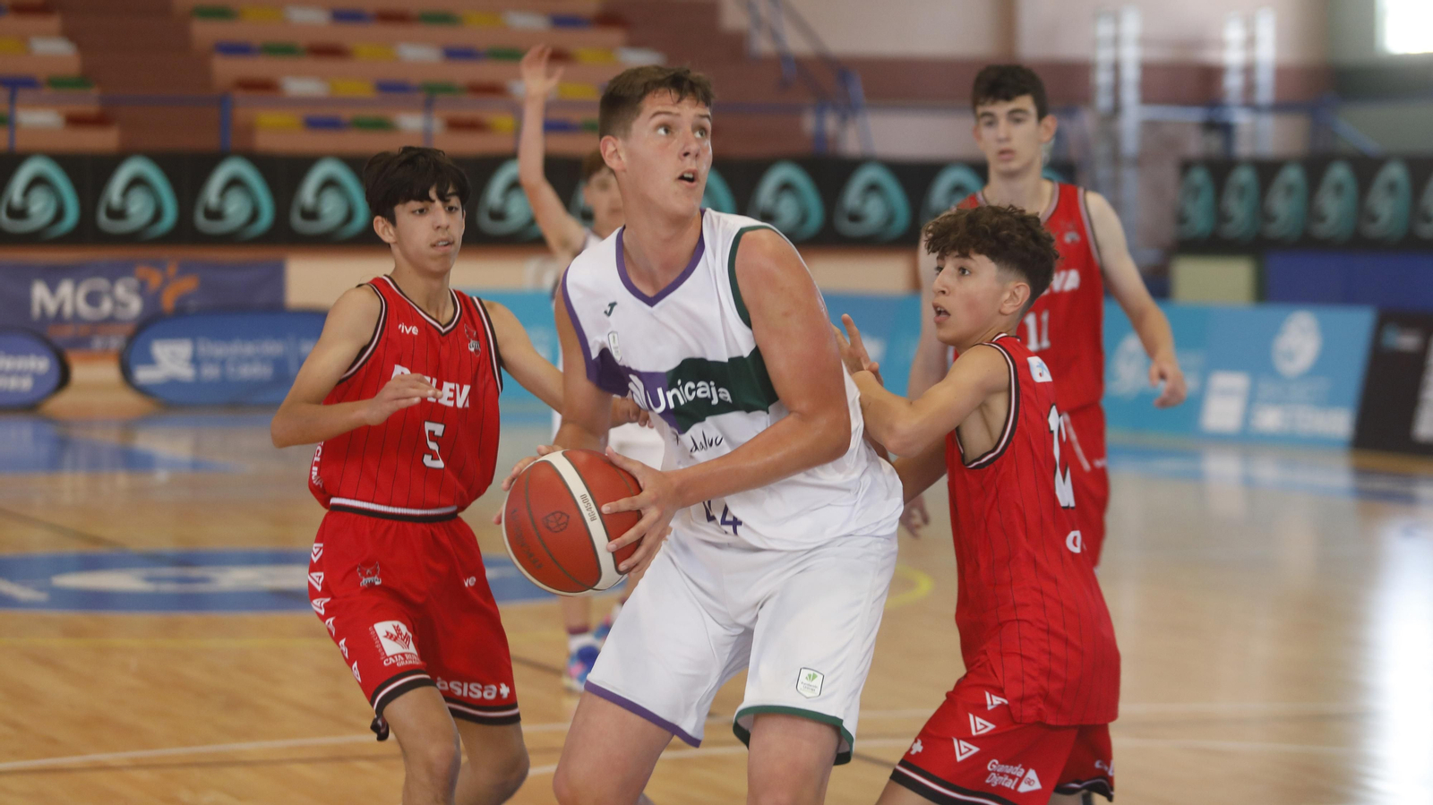Las fotos de las semifinales del Cadeba infantil masculino de La Línea