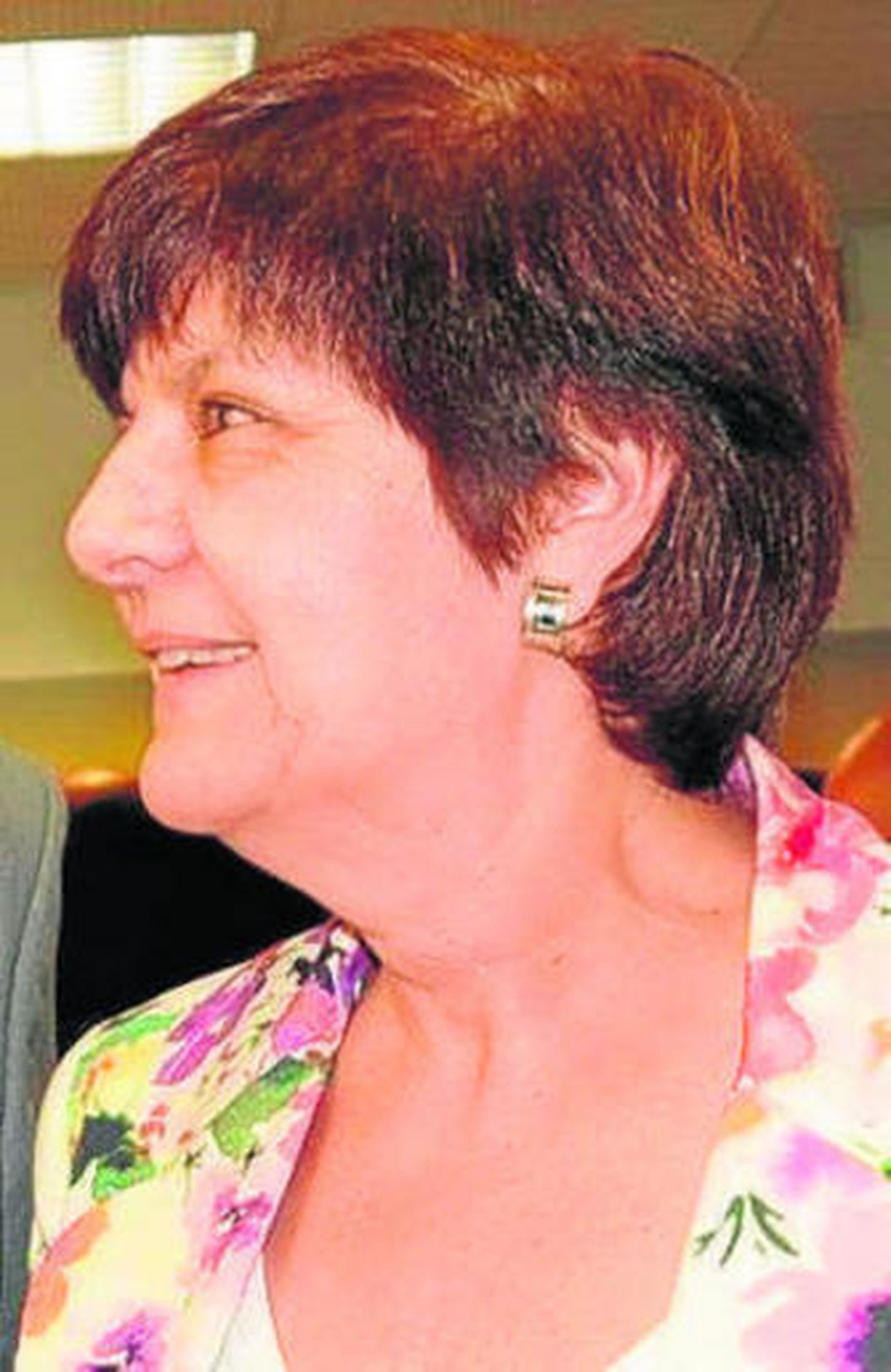 Josefina Cruz y Perpetua de la Paz Aparicio firman el convenio.