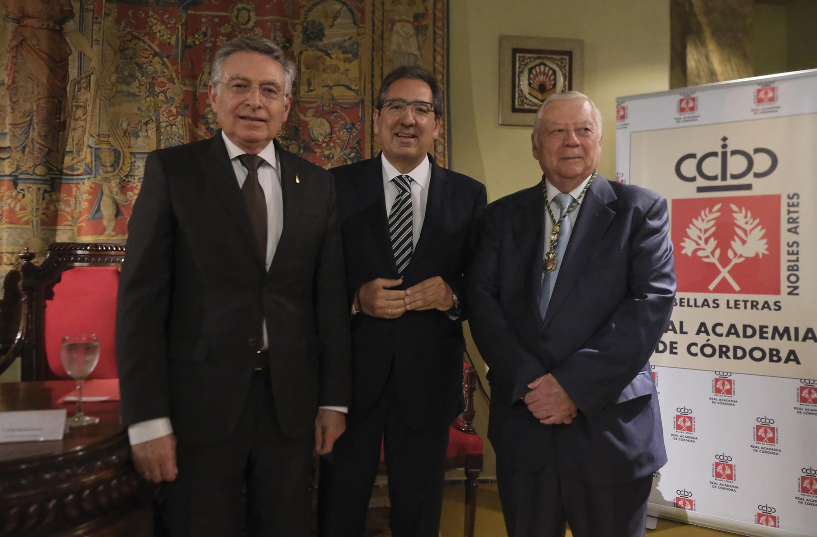 El ingreso del presidente de la Fundación Cajasol, Antonio Pulido, en la Real Academia de Córdoba, en imágenes