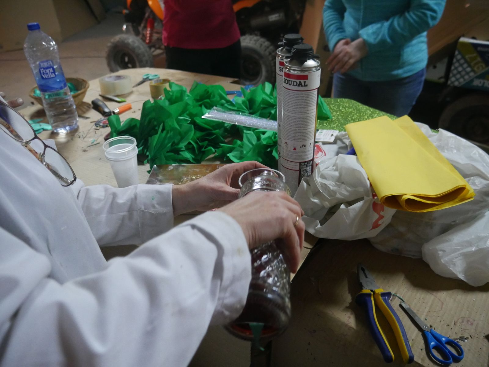 Imágenes de la elaboración de las carrozas tradicionales de Canjáyar