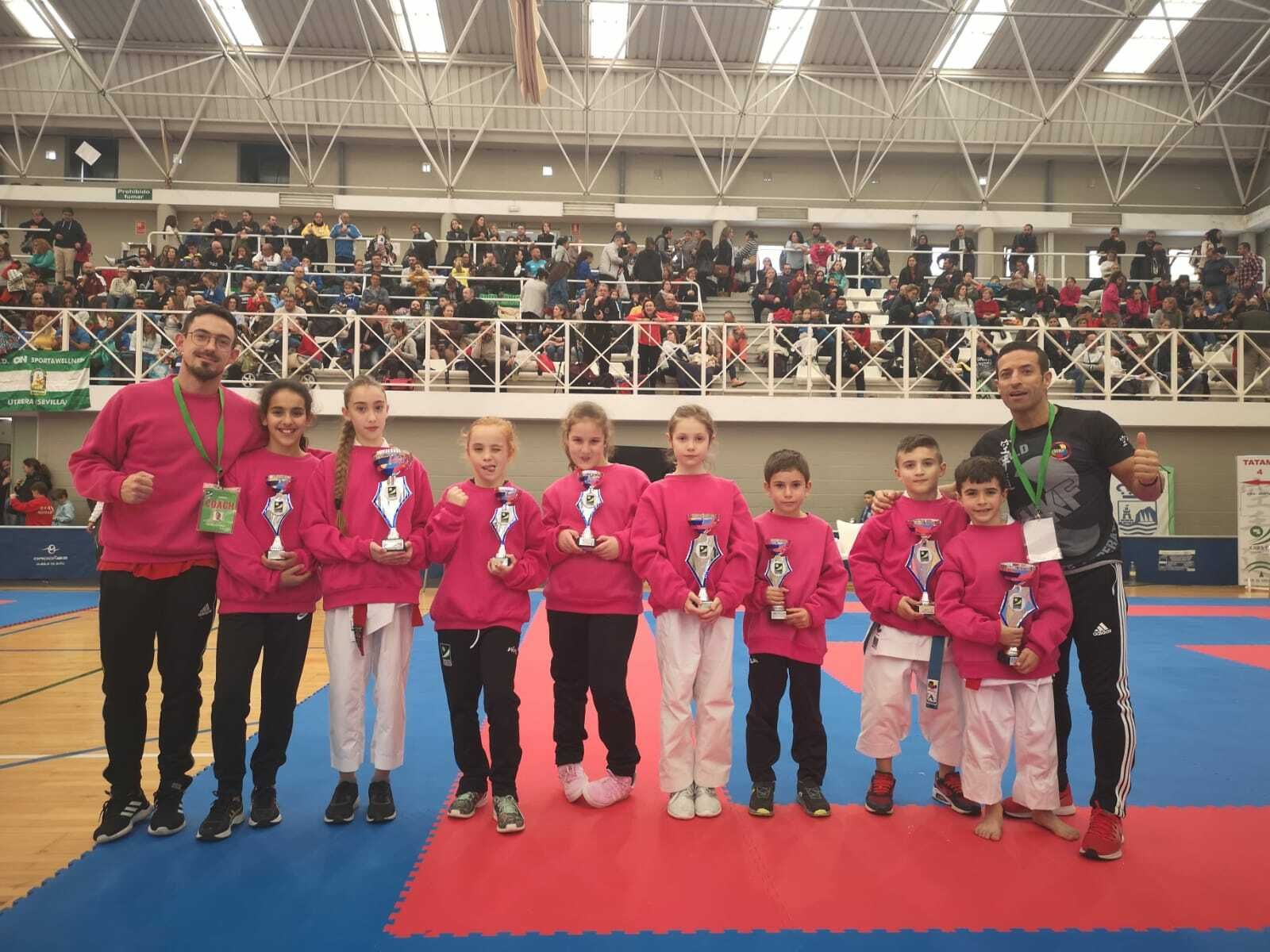 El Club Kárate Kanku consigue doce medallas, tres de ellas de oro, en los Campeonatos de Andalucía