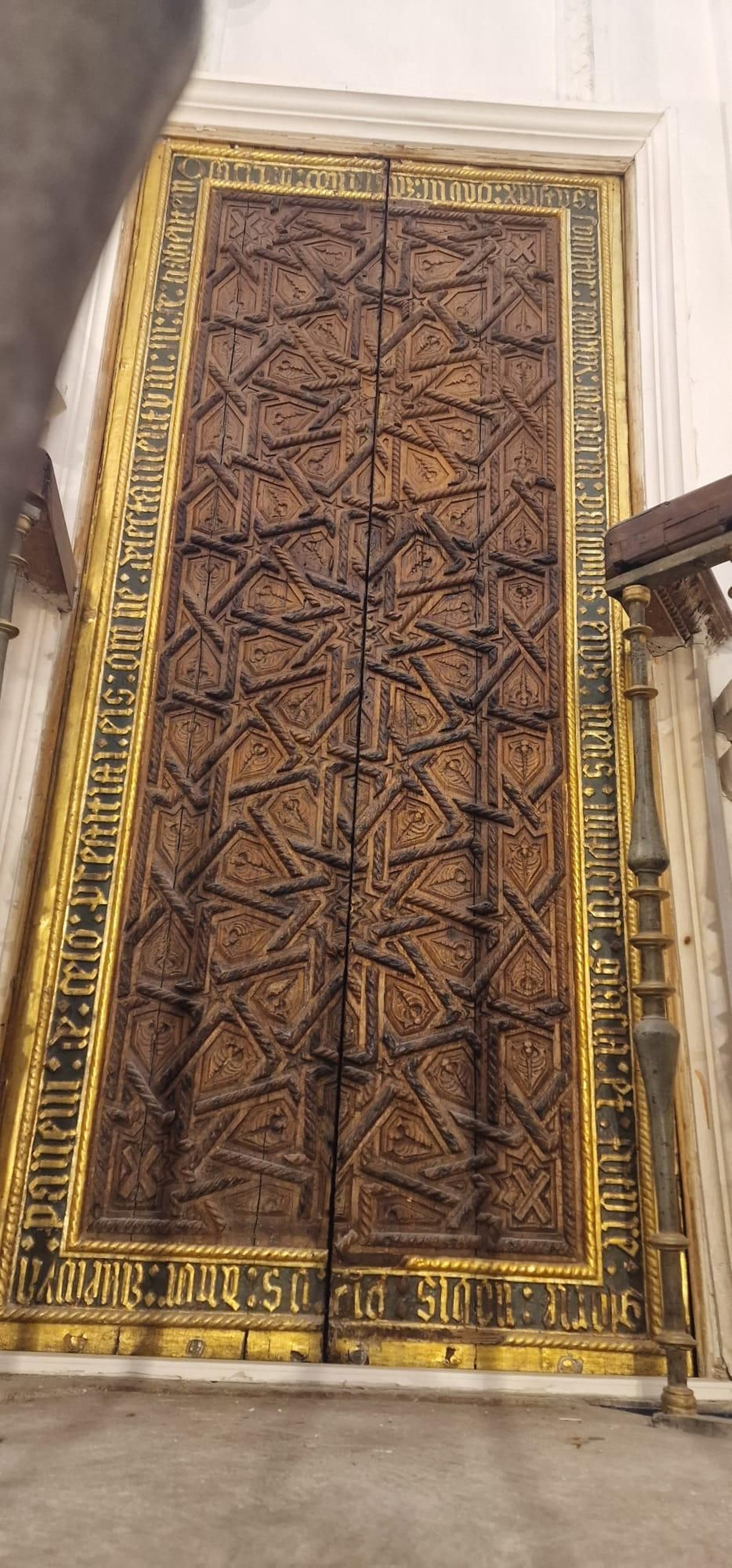 Puerta ya reubicada en la Santa Capilla de San Andrés, única puerta que se conserva en nuestra ciudad de las tres que existieron en la Catedral de Jaén.