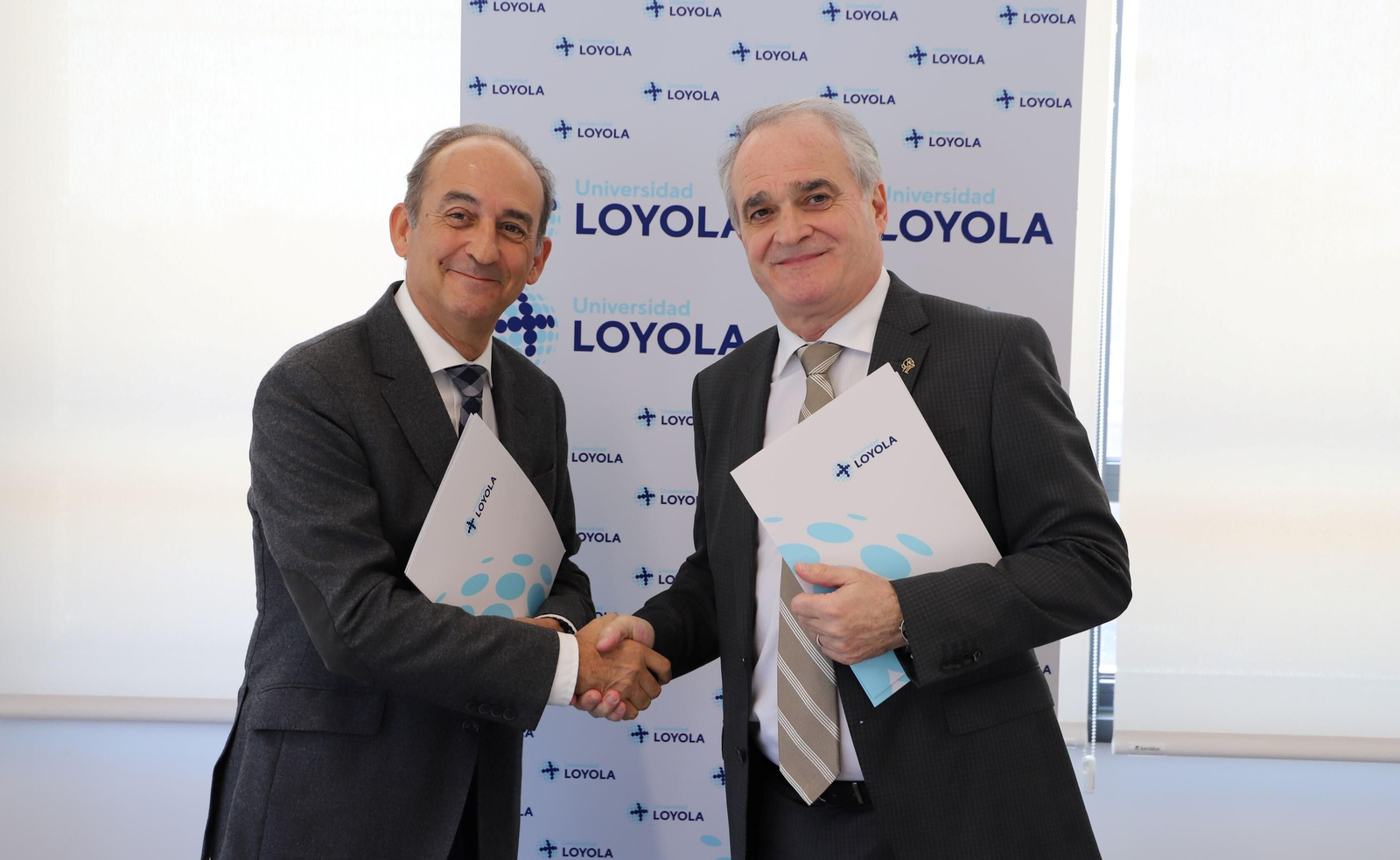 El rector de Loyola, Gabriel Pérez Alcalá, y el presidente de la cooperativa de distribución farmacéutica, Antonio Mingorance.