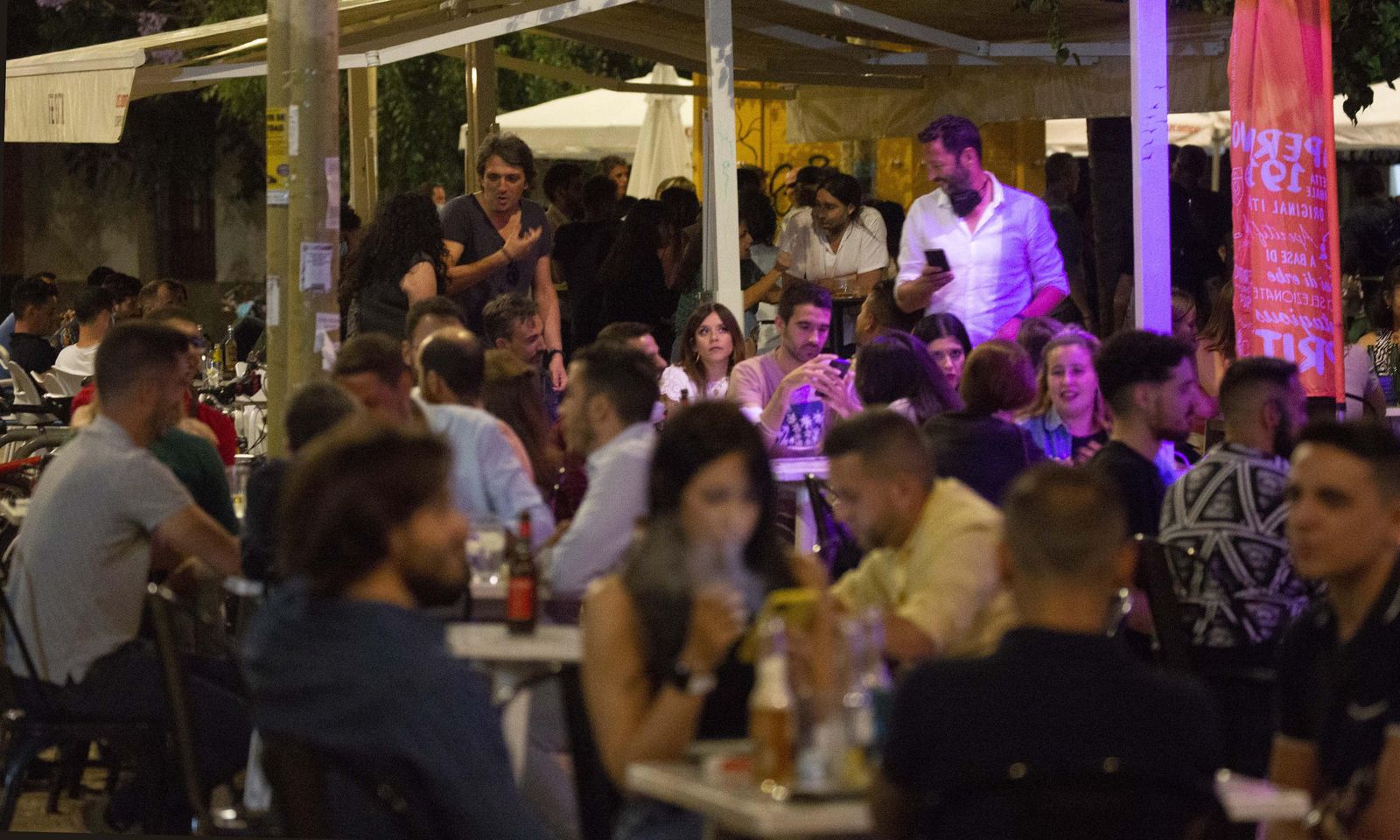 Dos tercios de españoles ven precipitado el levantamiento de restricciones