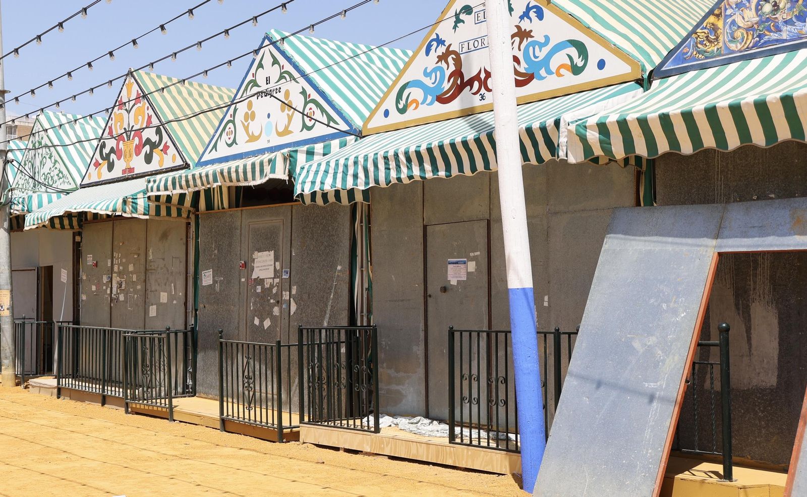 Montaje de la Feria tras el apagón