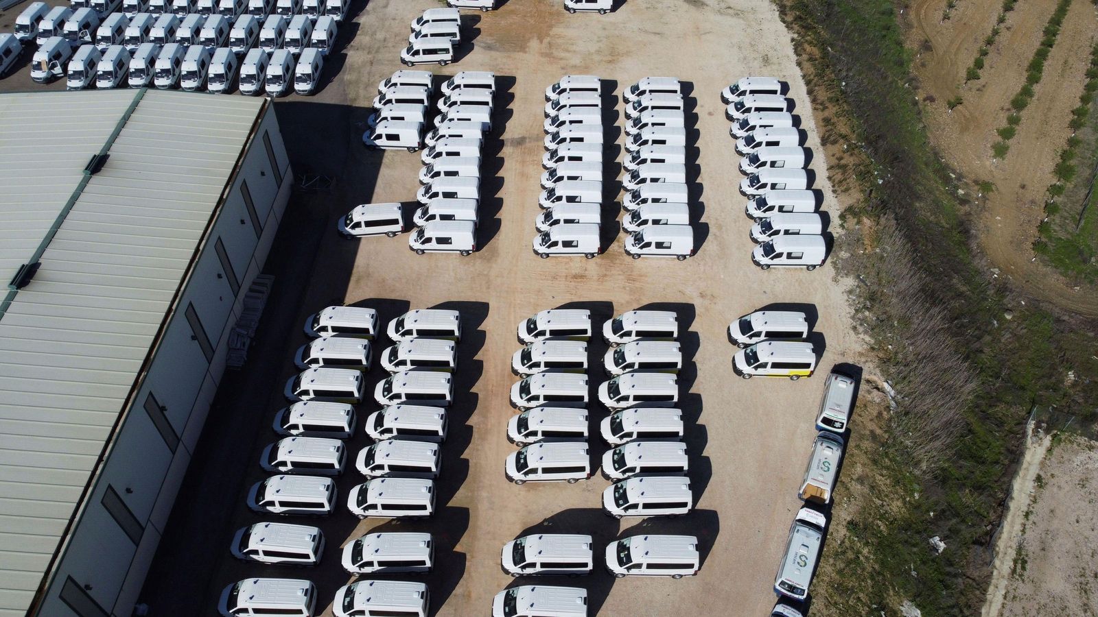 Vehículos de la empresa.