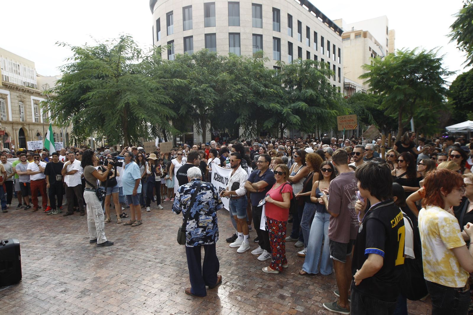 Manifestación en Almería por el derecho a la vivienda, en imágenes