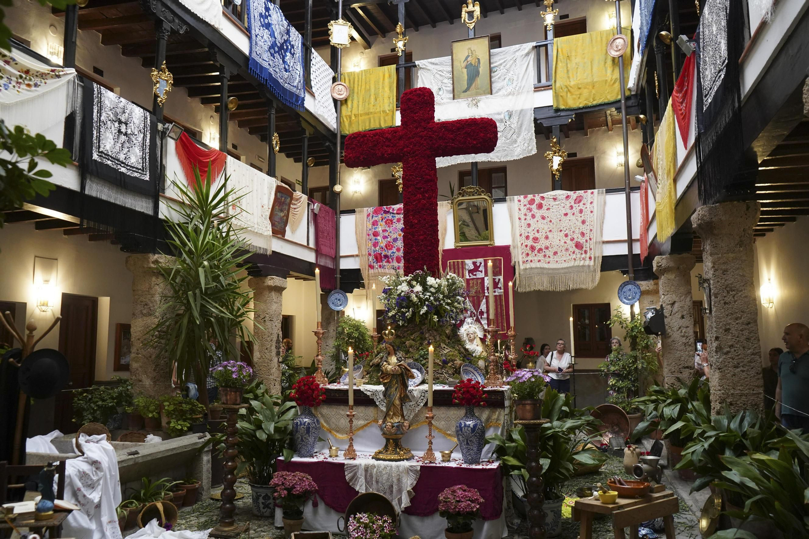 Así celebra Granada sus Cruces, en imágenes