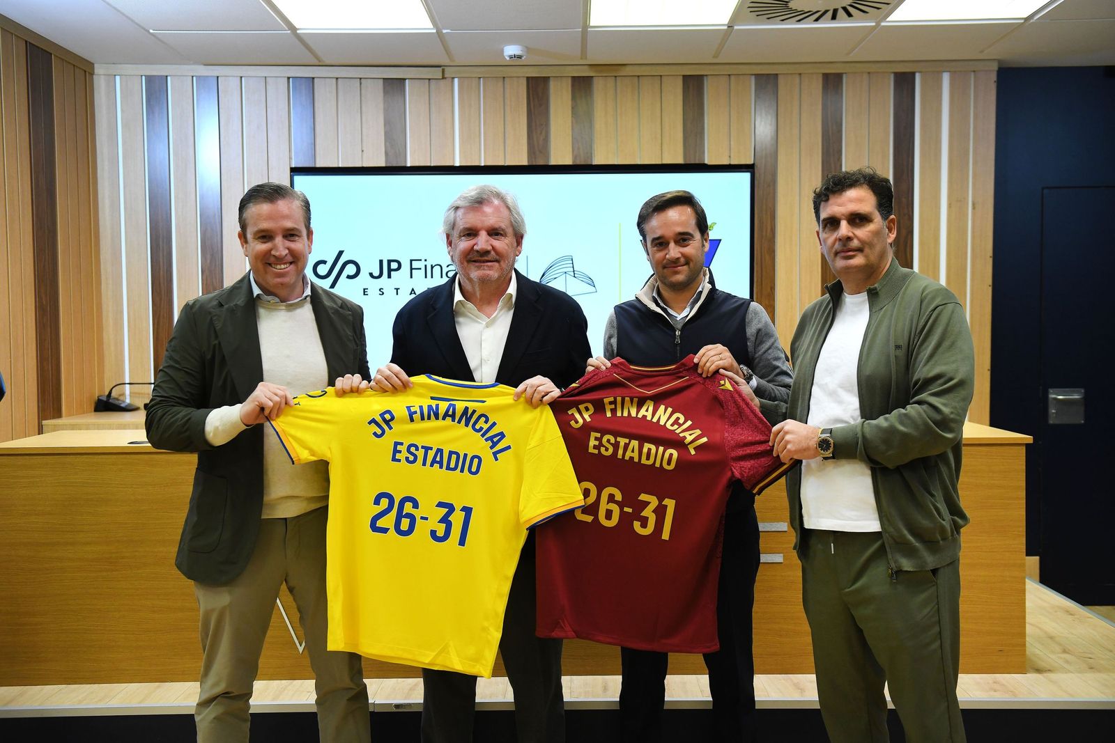 Pedro Muñoz (i), Manuel Vizcaíno, Javier Rumbo y Rafael Contreras en la presentación del nombre del estadio.