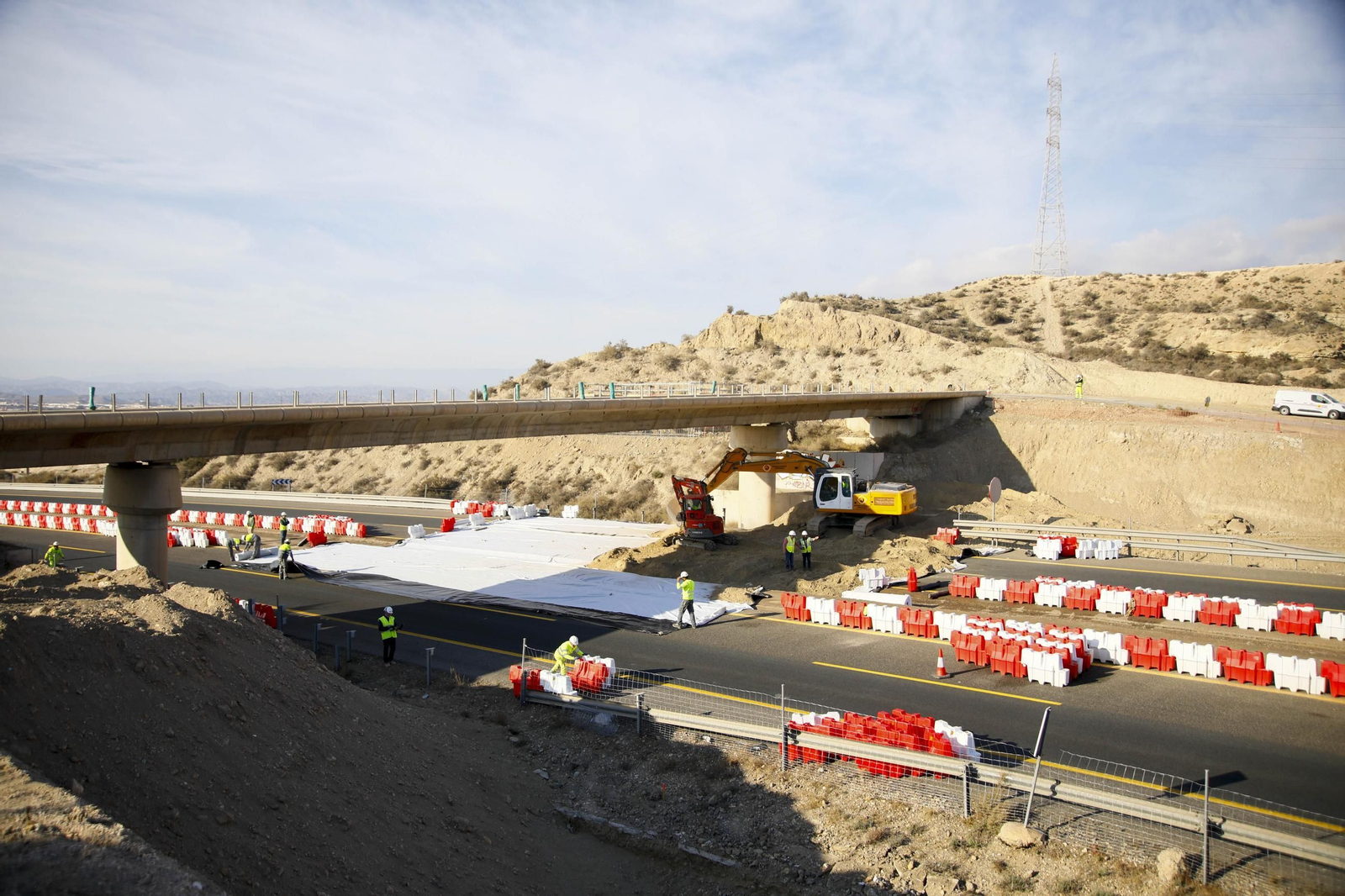 Imágenes del corte total en la A-7 de Almería