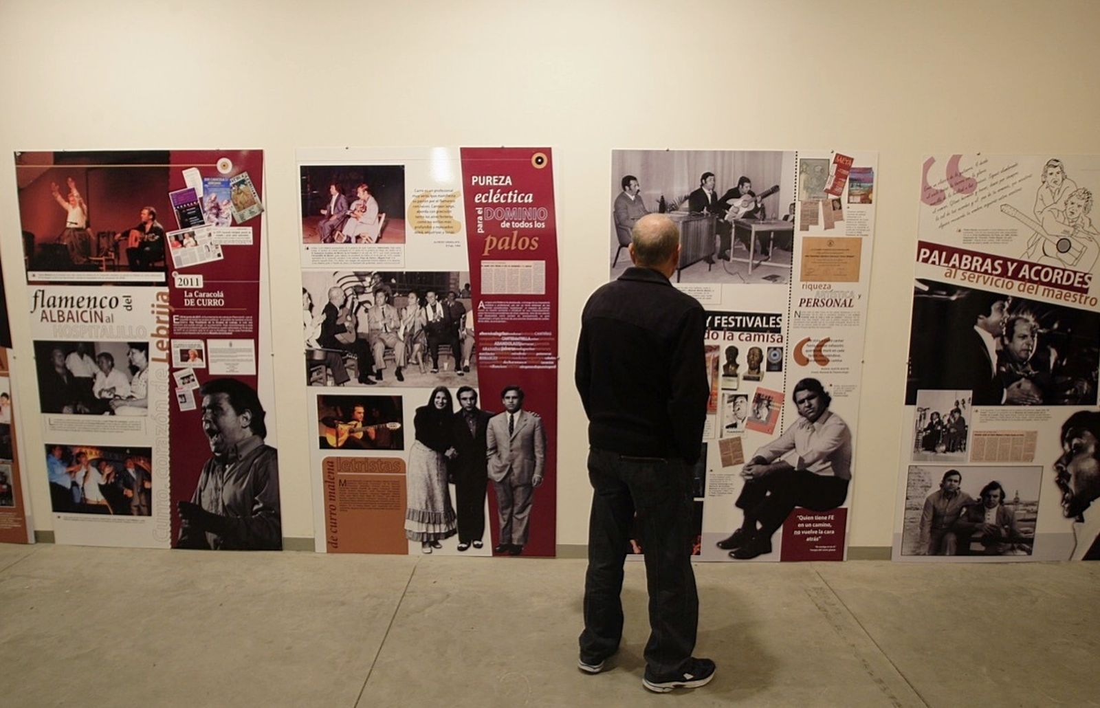 Algunos de los paneles que forman la exposición sobre Curro Malena.