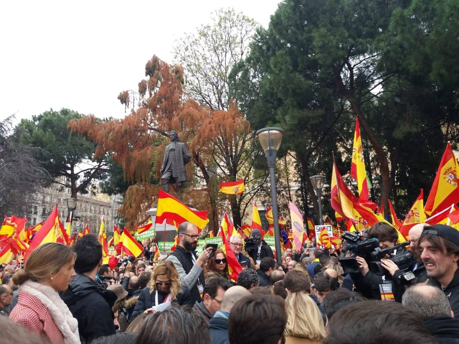 Las imágenes de la manifestación en Madrid de PP, Cs y Vox en contra del Gobierno