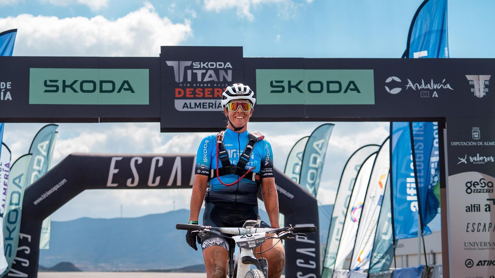 Kortekaas nada más cruzar la línea de meta en la etapa de este lunes.