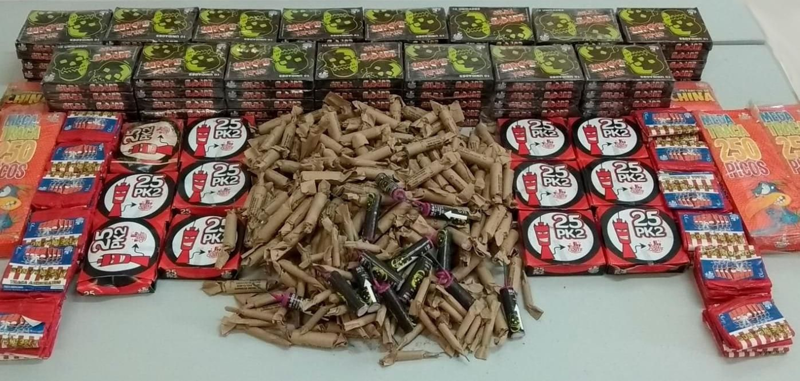 Distinto material pirotécnico intervenido en otra actuación reciente