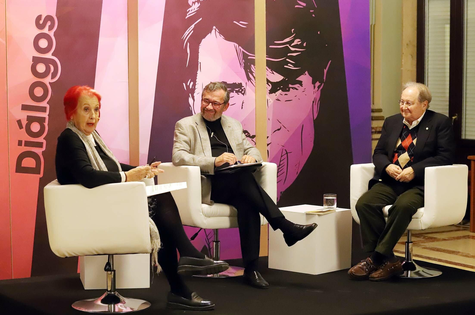 Imágenes de la charla de Juan Pérez Mercader y Rosa María Calaf  sobre la vida, su origen, el universo y la exploración espacial