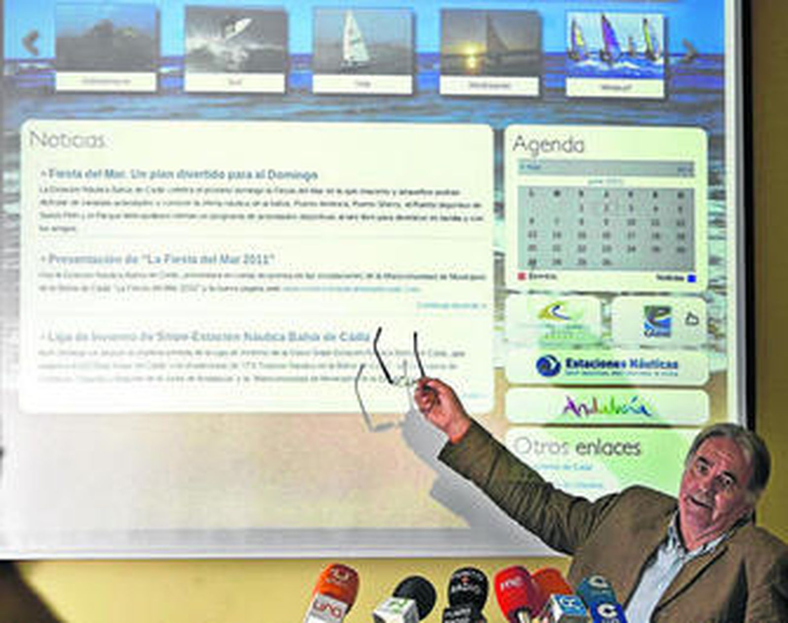 Felipe Márquez, presidente de la Mancomunidad de la Bahía, durante la presentación de ayer.