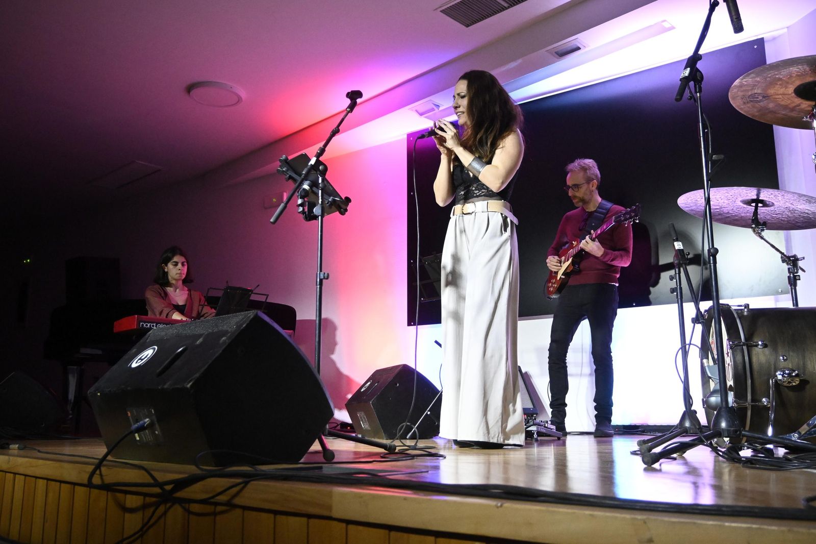 Actuación de Antonia Ferrá dentro del ciclo 'Música y otros ritmos' en imágenes