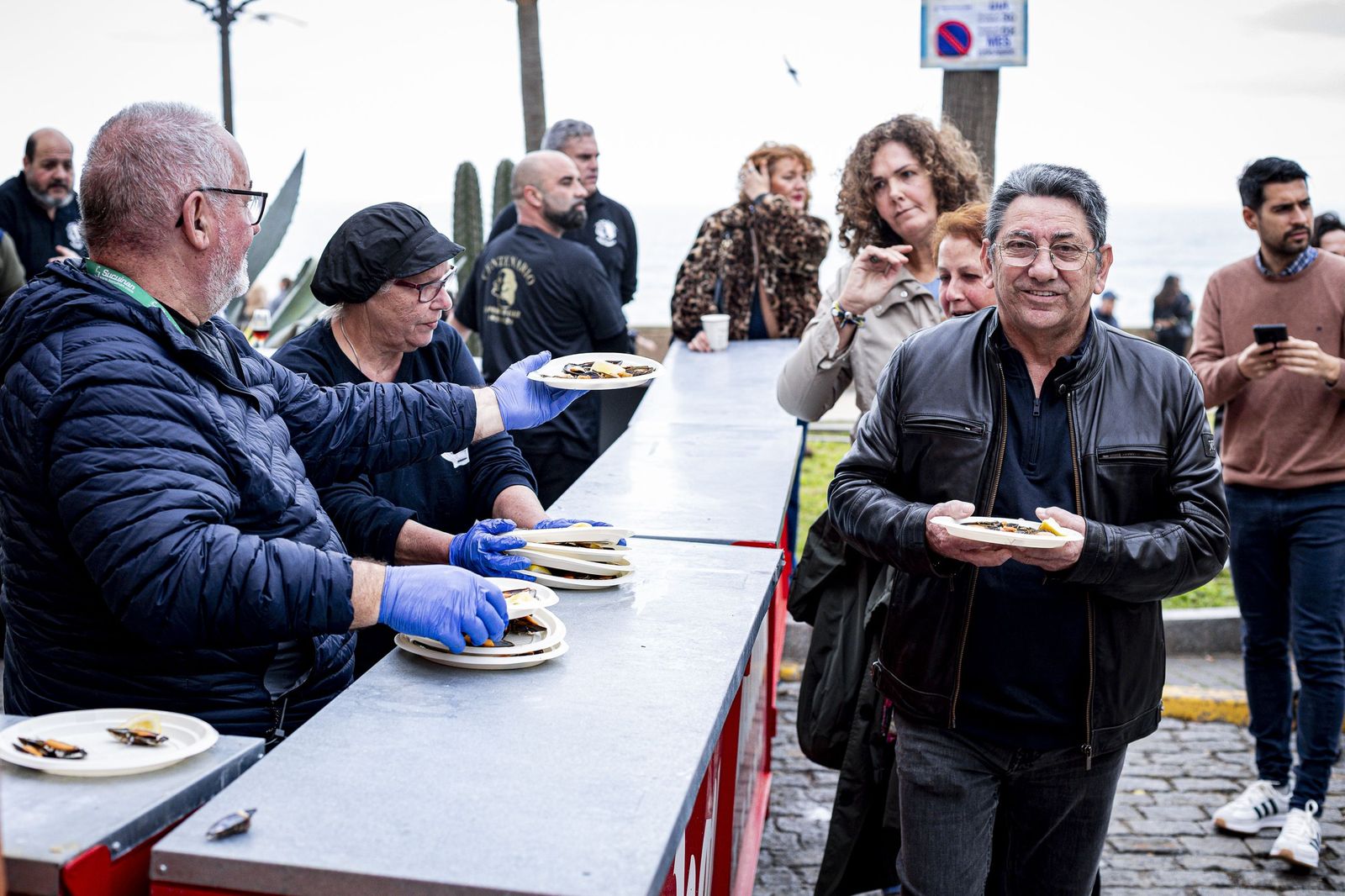 Las imágenes de la mejillonada popular en Cádiz 2026